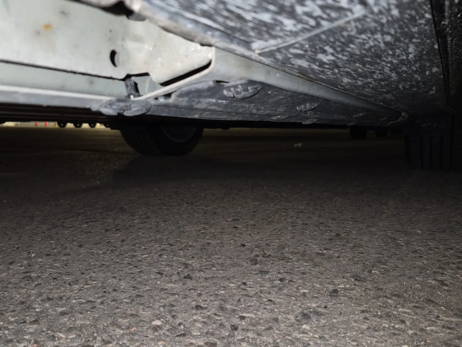 Undercarriage - Driver Photo