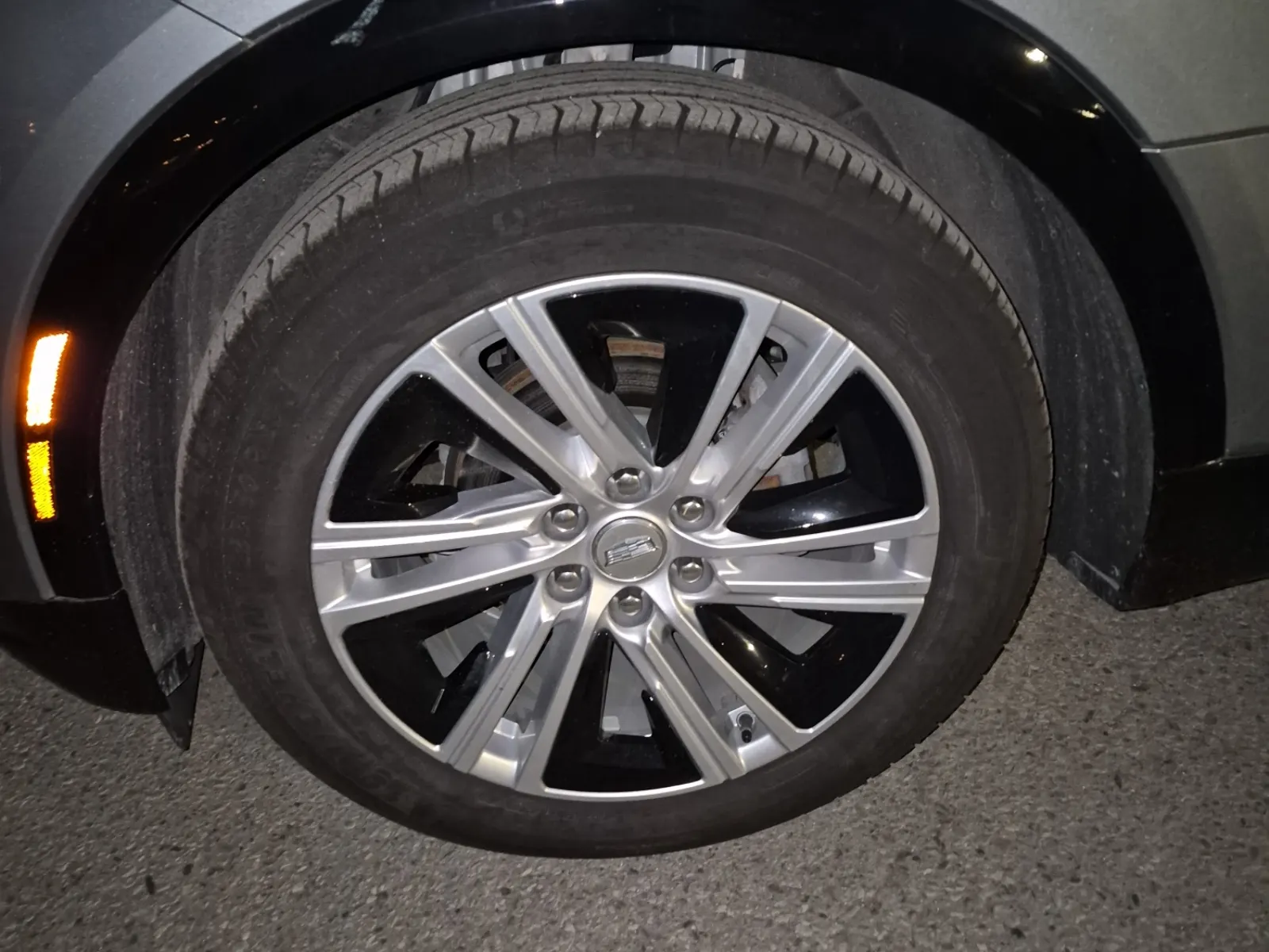 Front driver wheel/tire photo