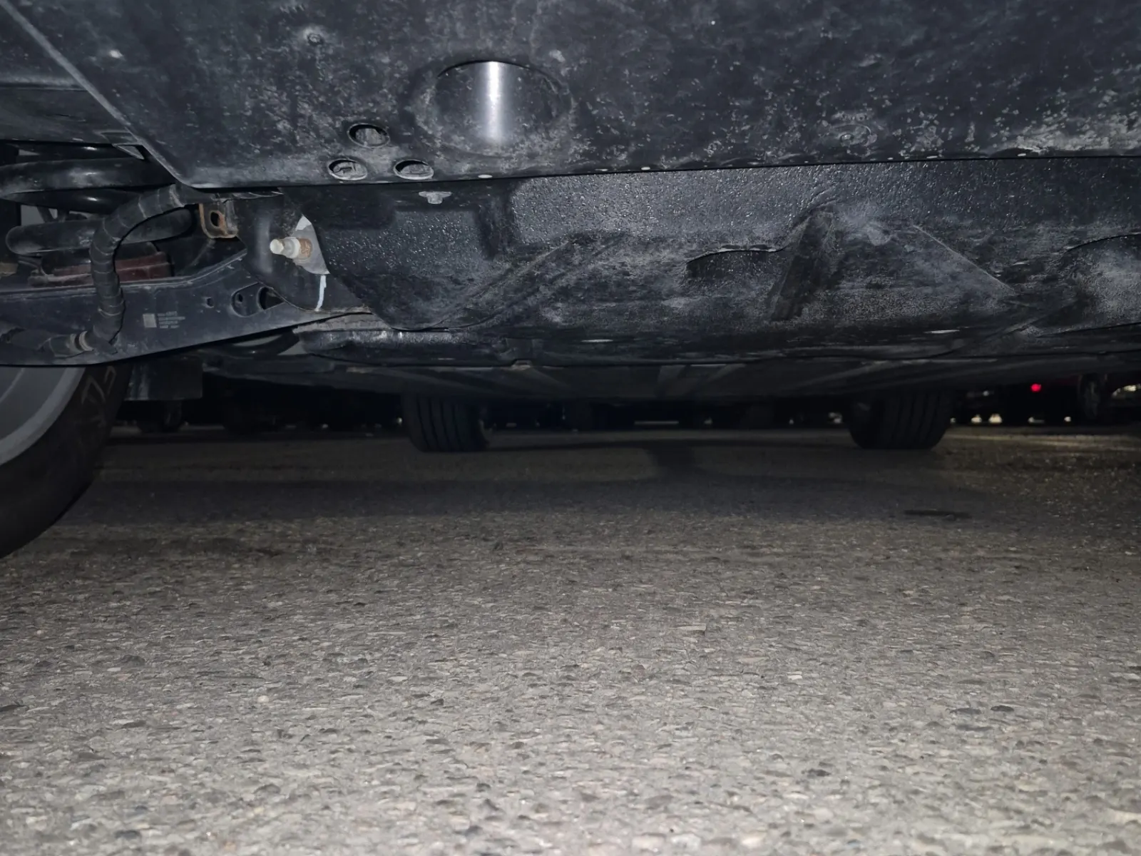 Undercarriage - Rear Photo