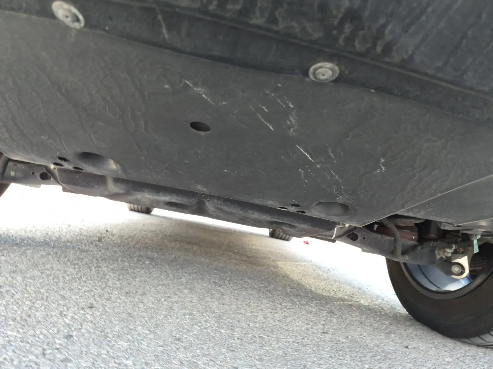 Undercarriage - Rear Photo