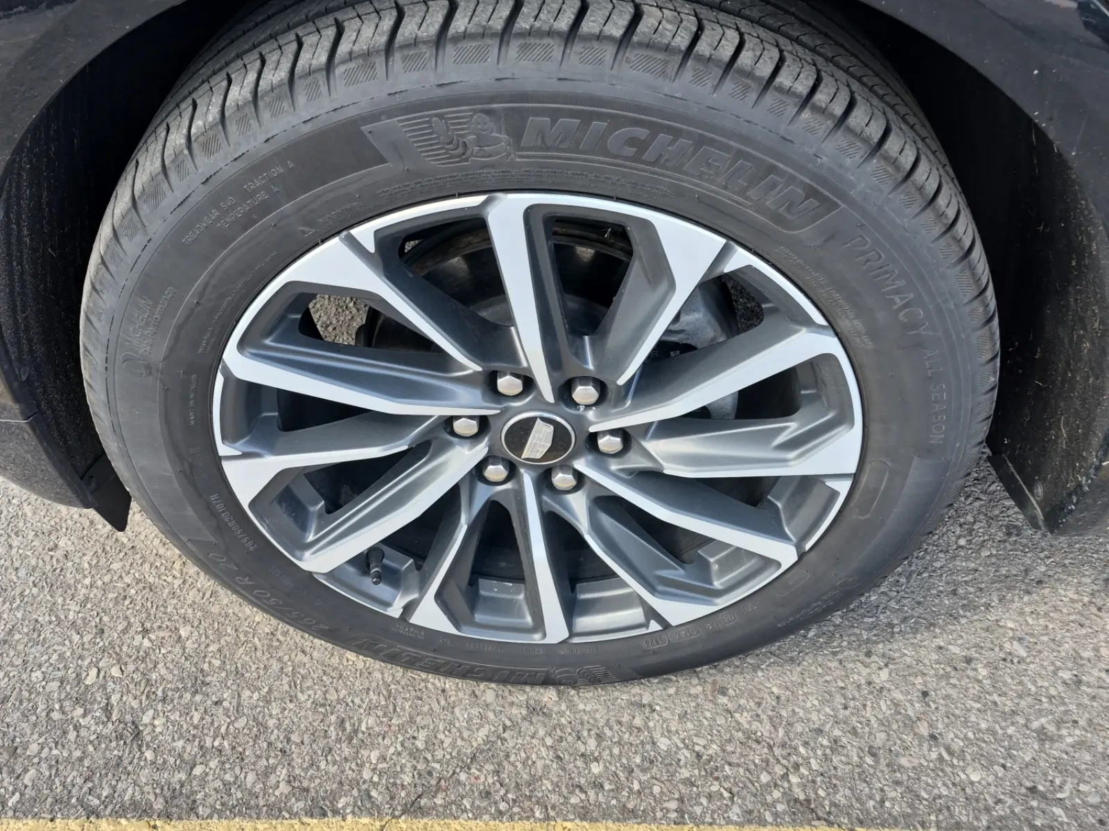 Front driver wheel/tire photo