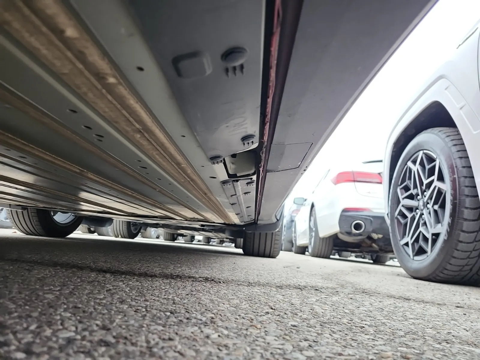 Undercarriage - Passenger Photo