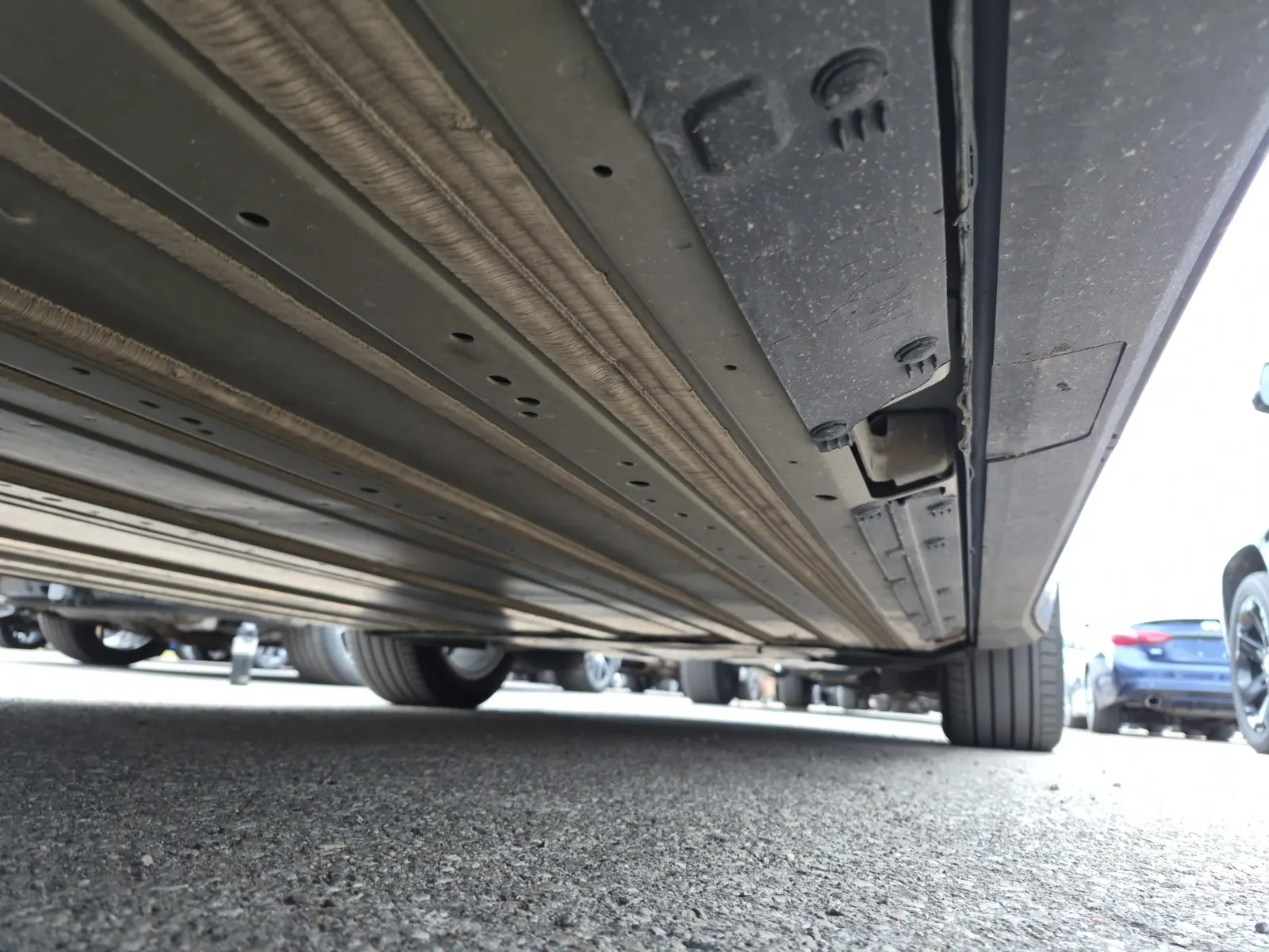 Undercarriage - Passenger Photo