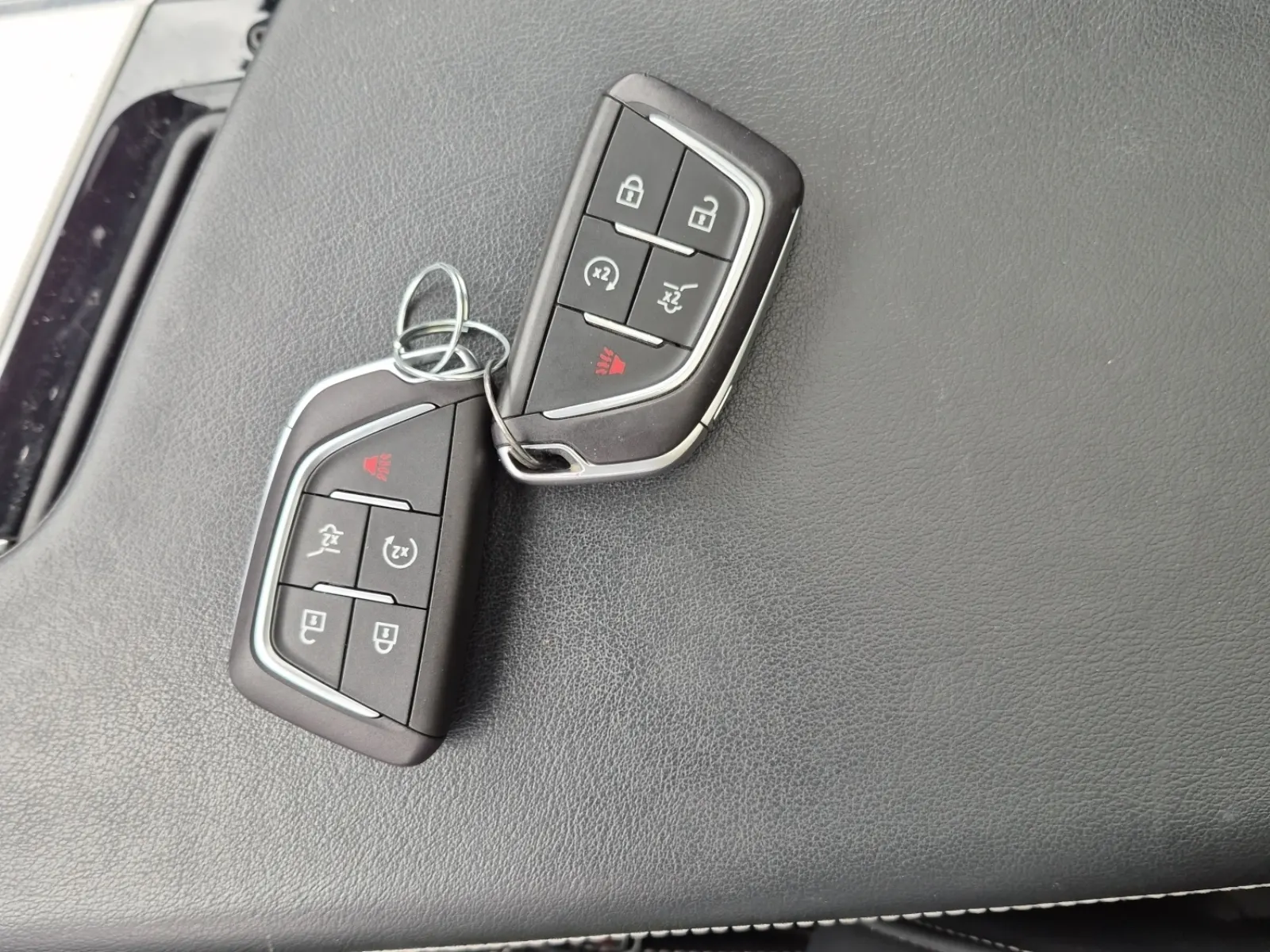 Keys/Fobs/Manual Photo