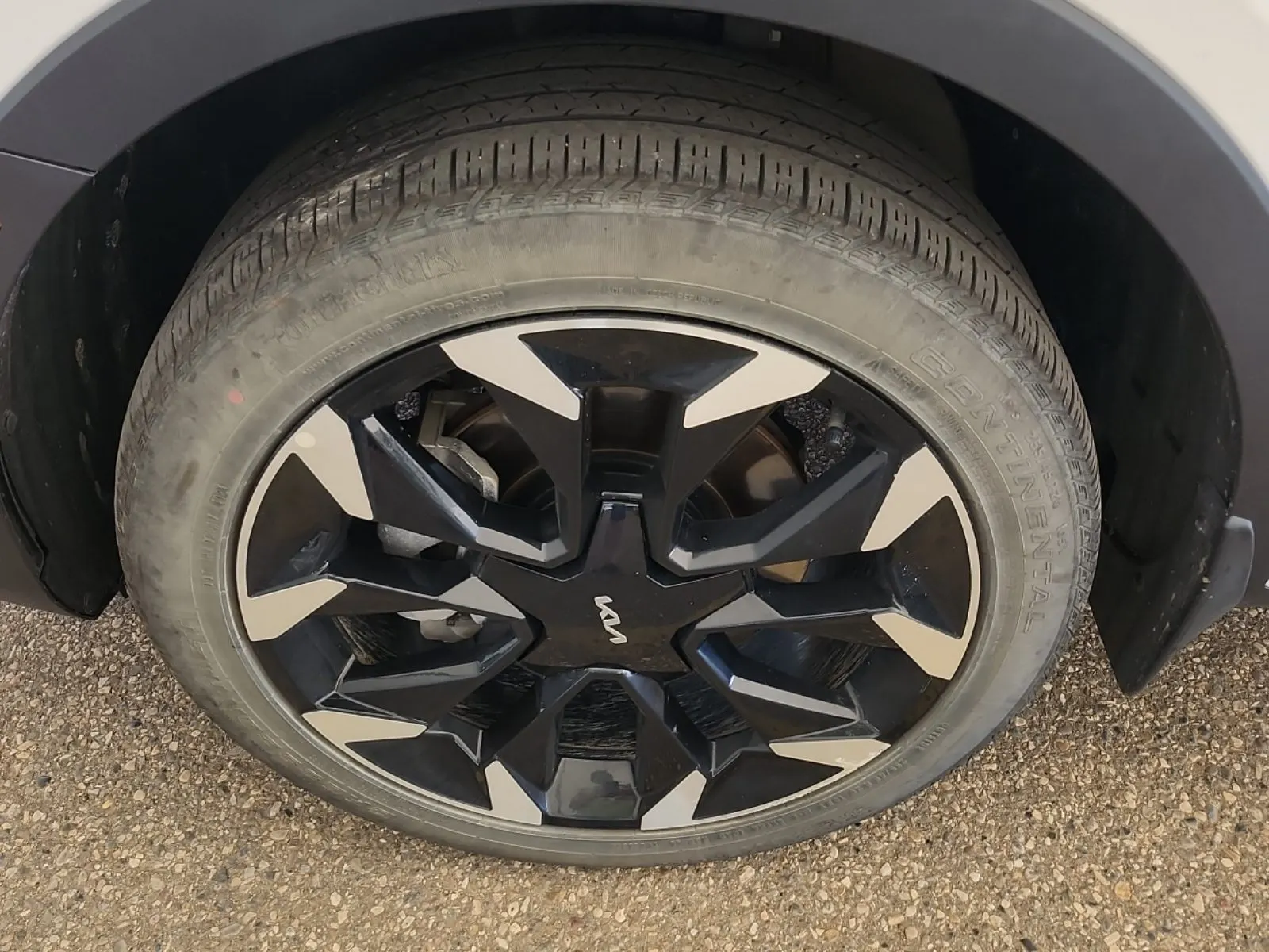 Front driver wheel/tire photo