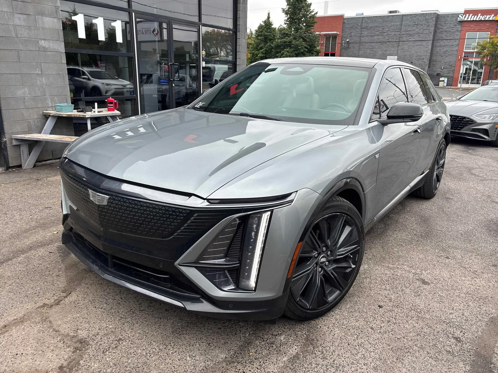 3/4 Front (Main image)