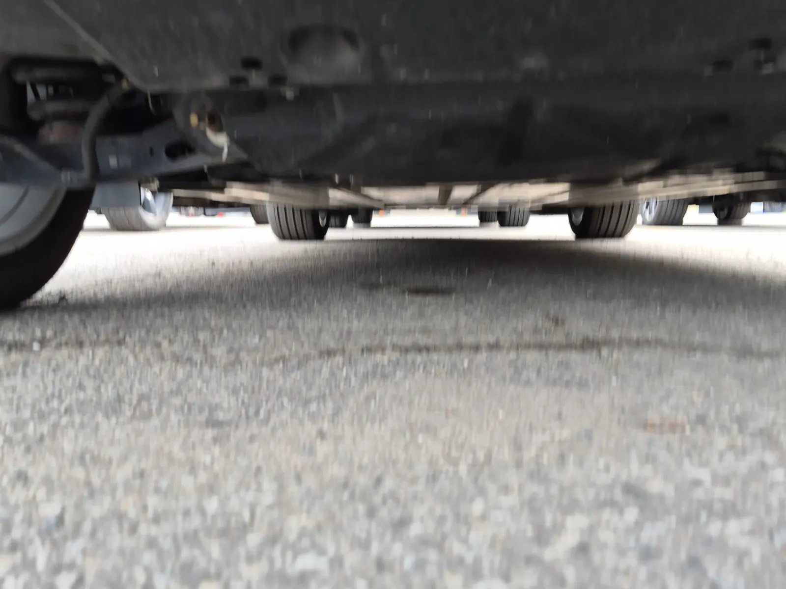 Undercarriage - Rear Photo