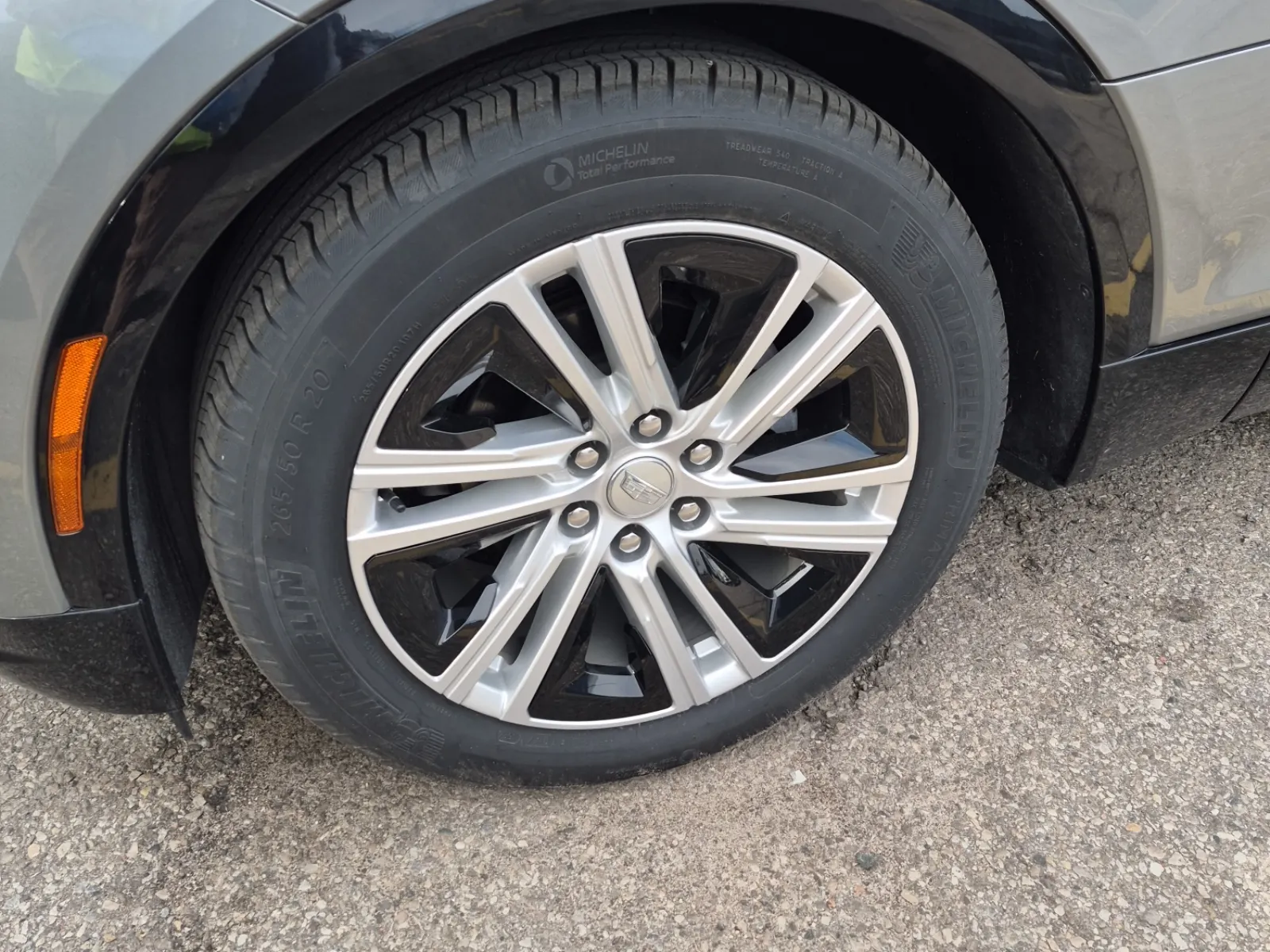 Front driver wheel/tire photo