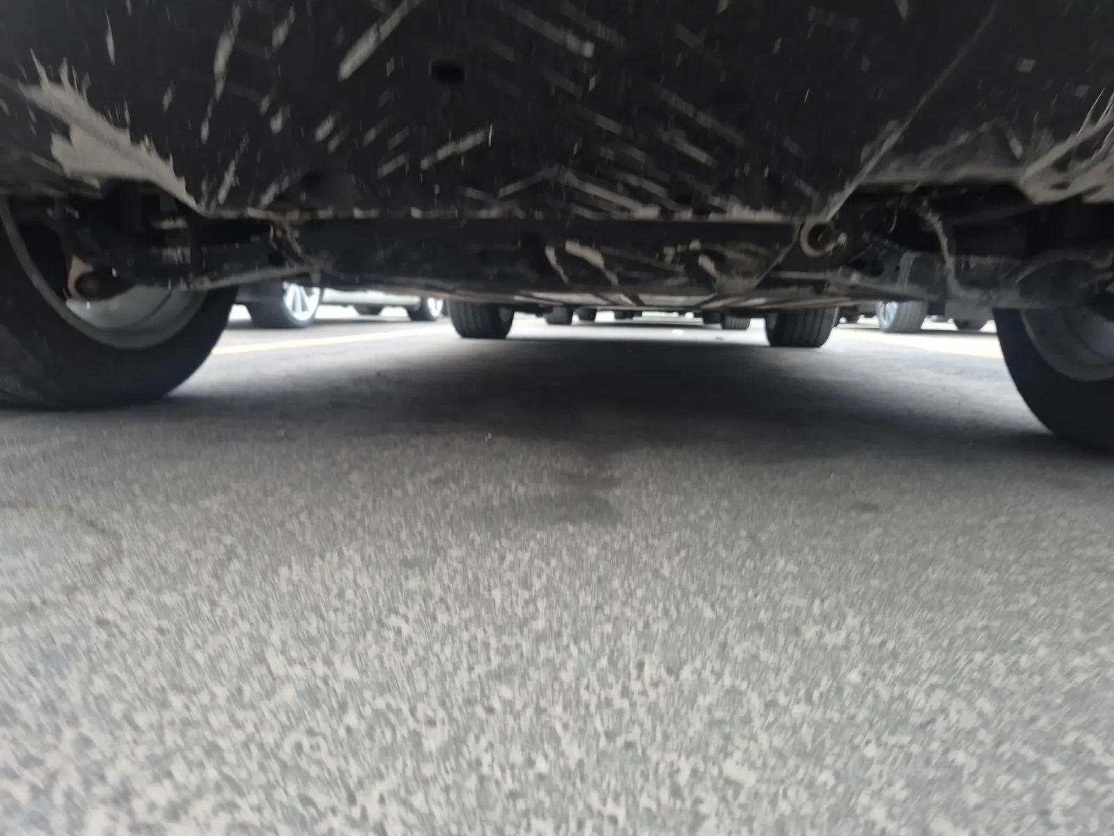 Undercarriage - Rear Photo