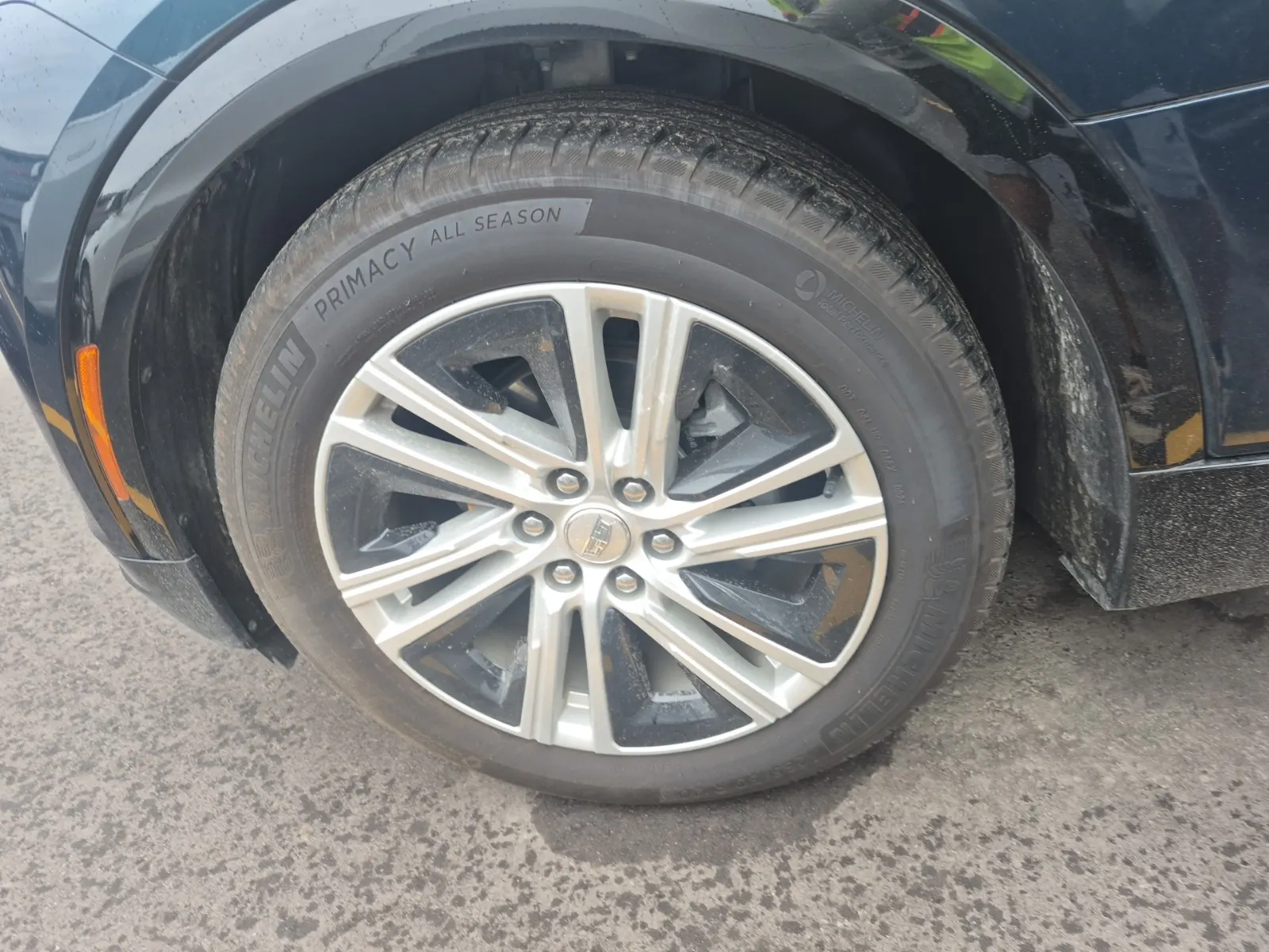 Front driver wheel/tire photo