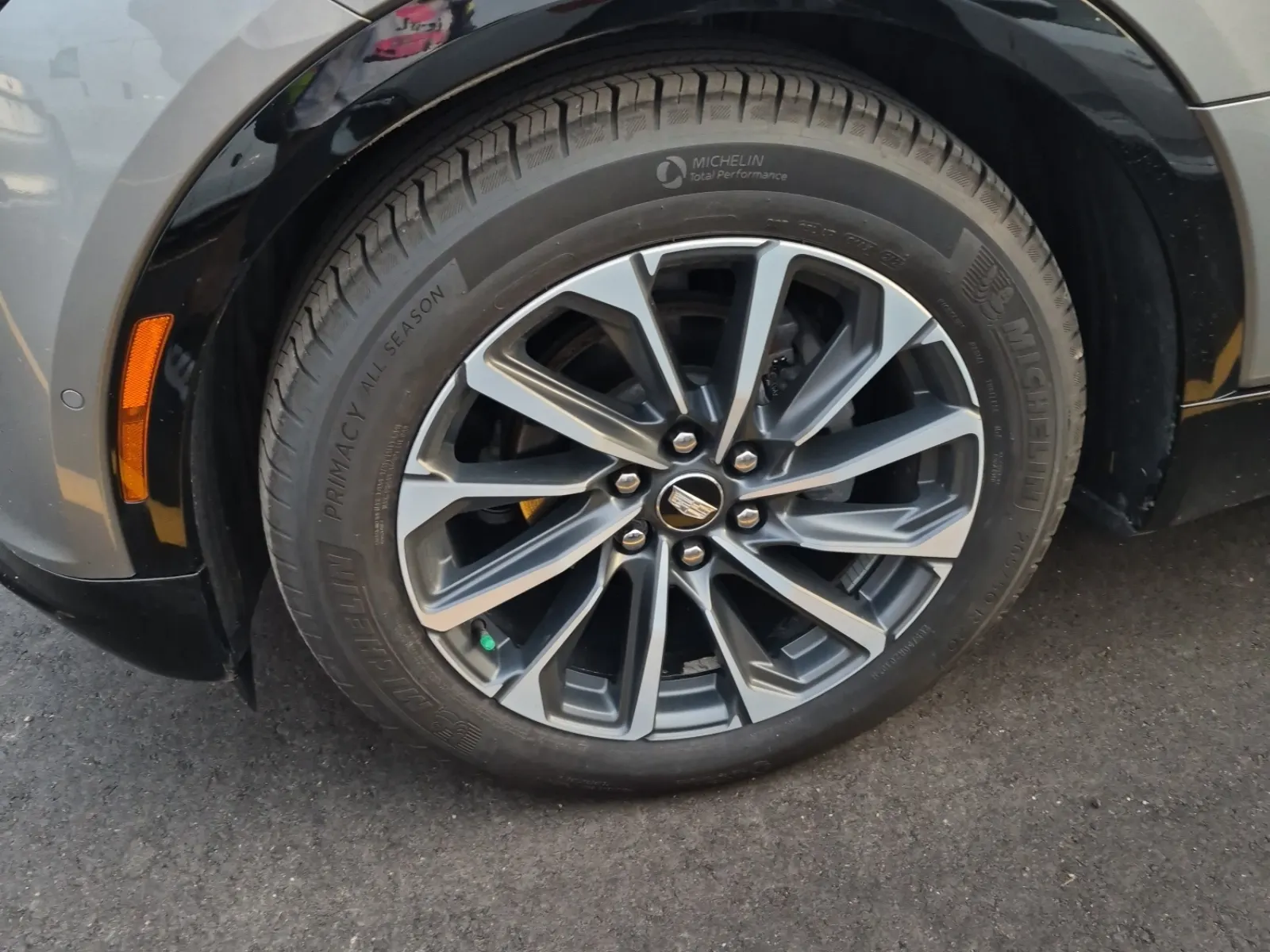 Front driver wheel/tire photo