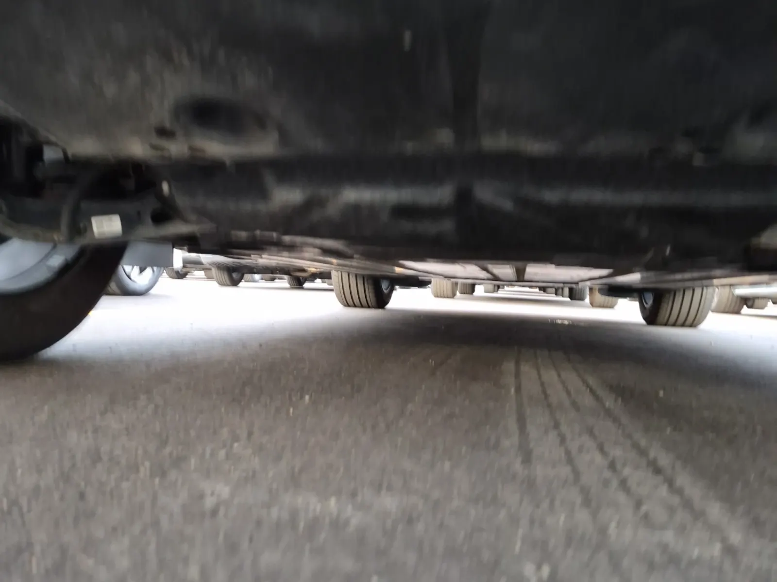 Undercarriage - Rear Photo
