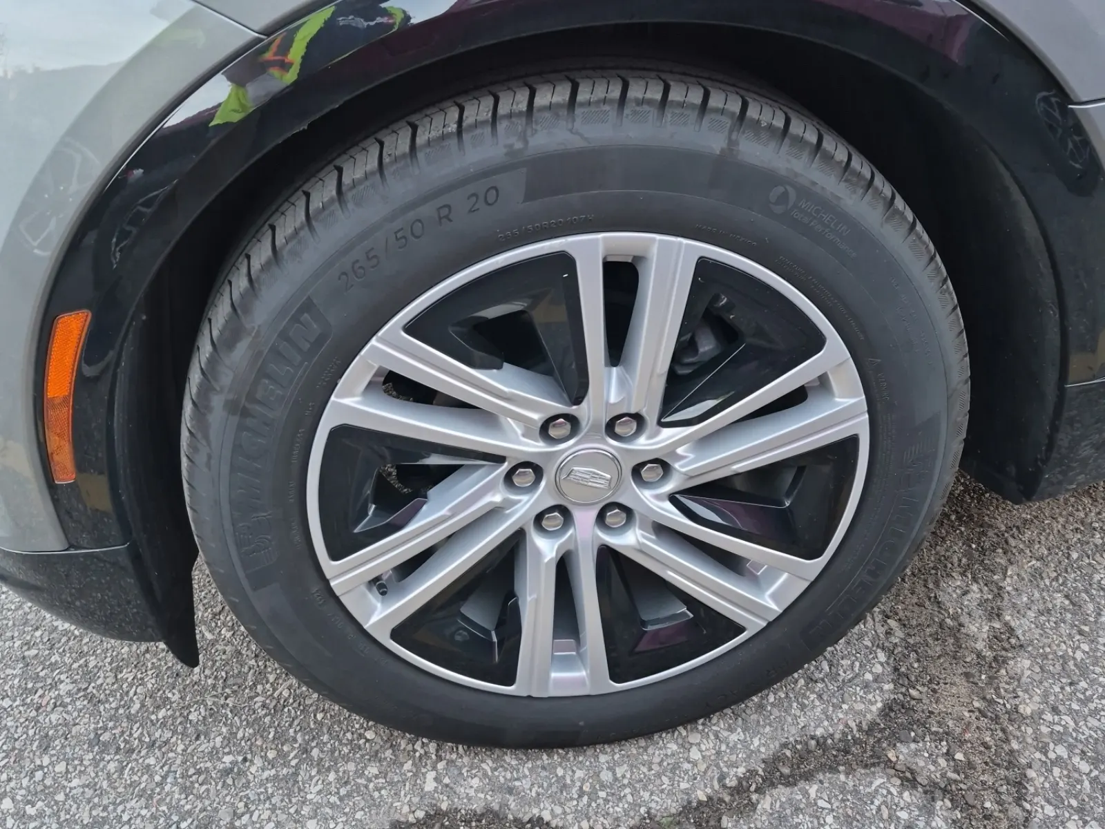 Front driver wheel/tire photo
