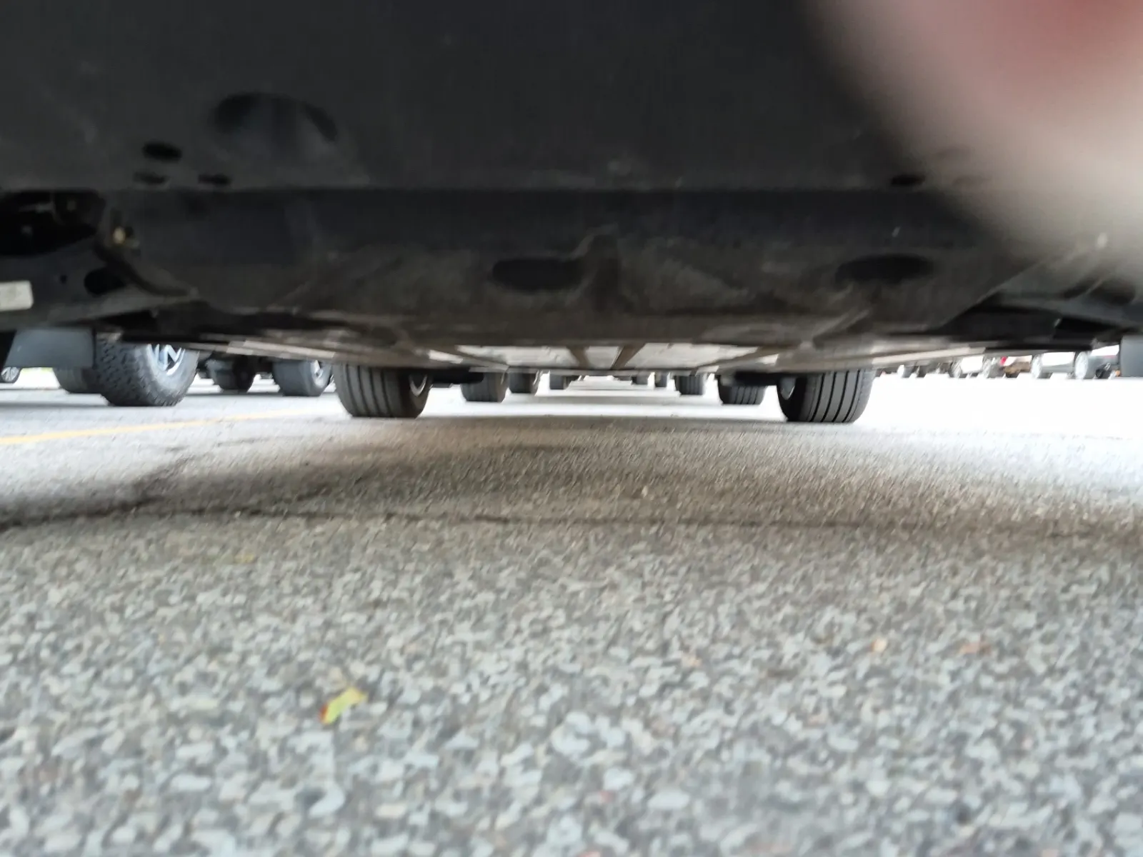 Undercarriage - Rear Photo