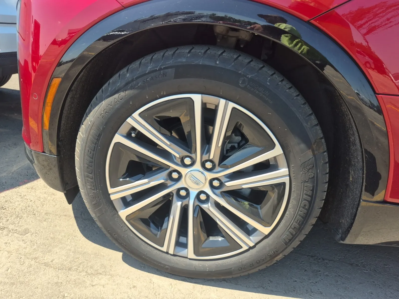 Front driver wheel/tire photo