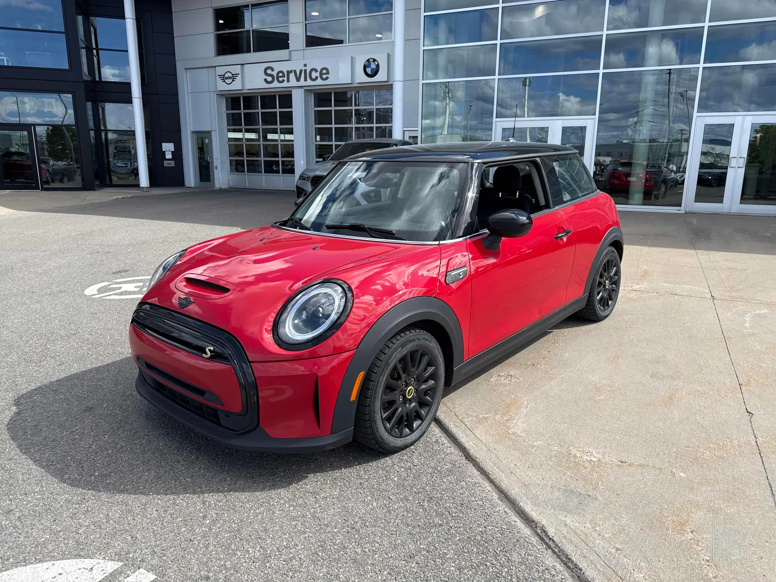 3/4 Front (Main image)