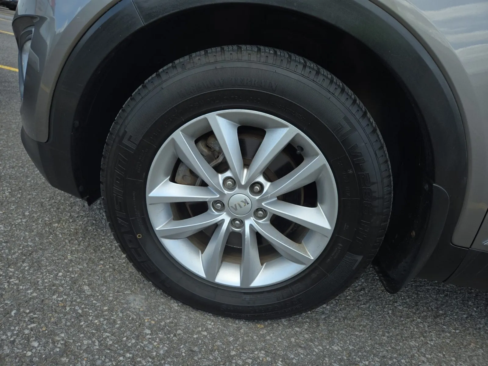 Front driver wheel/tire photo
