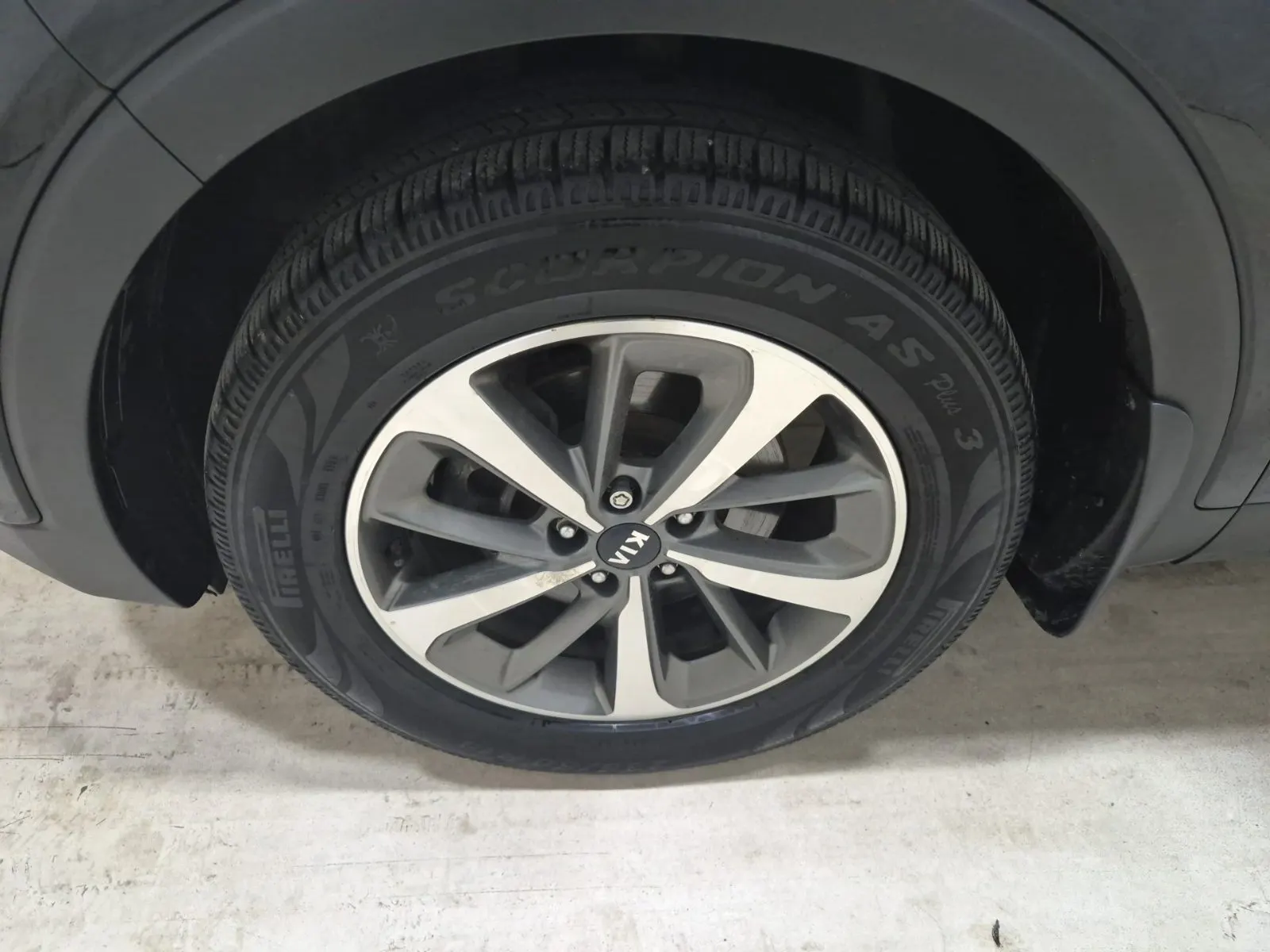 Front driver wheel/tire photo