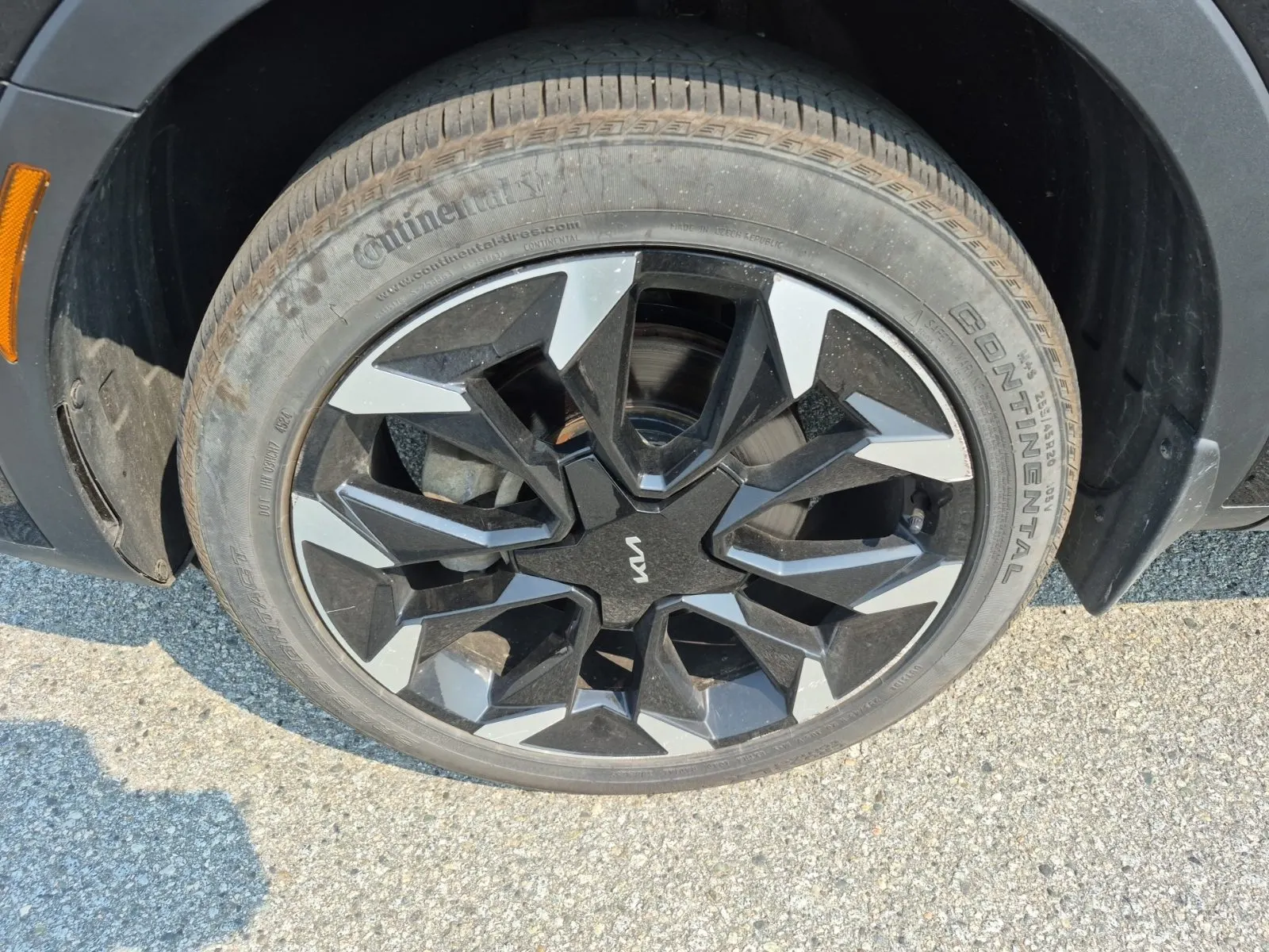 Front driver wheel/tire photo