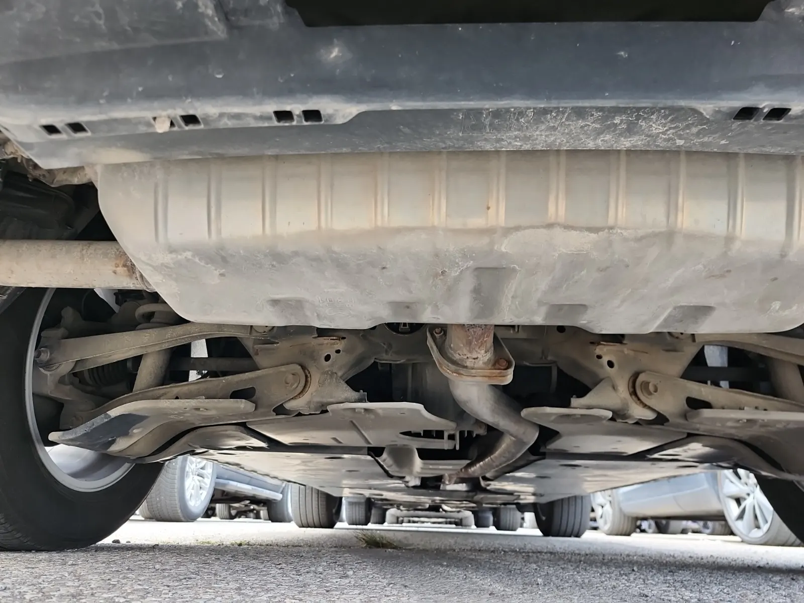 Undercarriage - Rear Photo