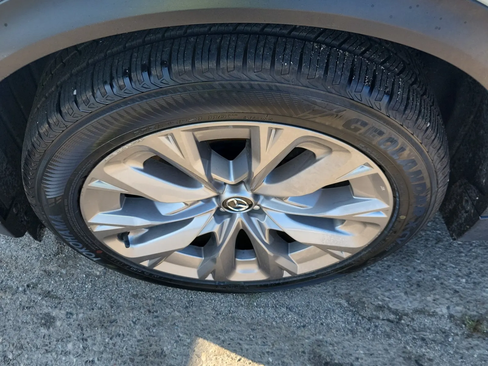 Front driver wheel/tire photo