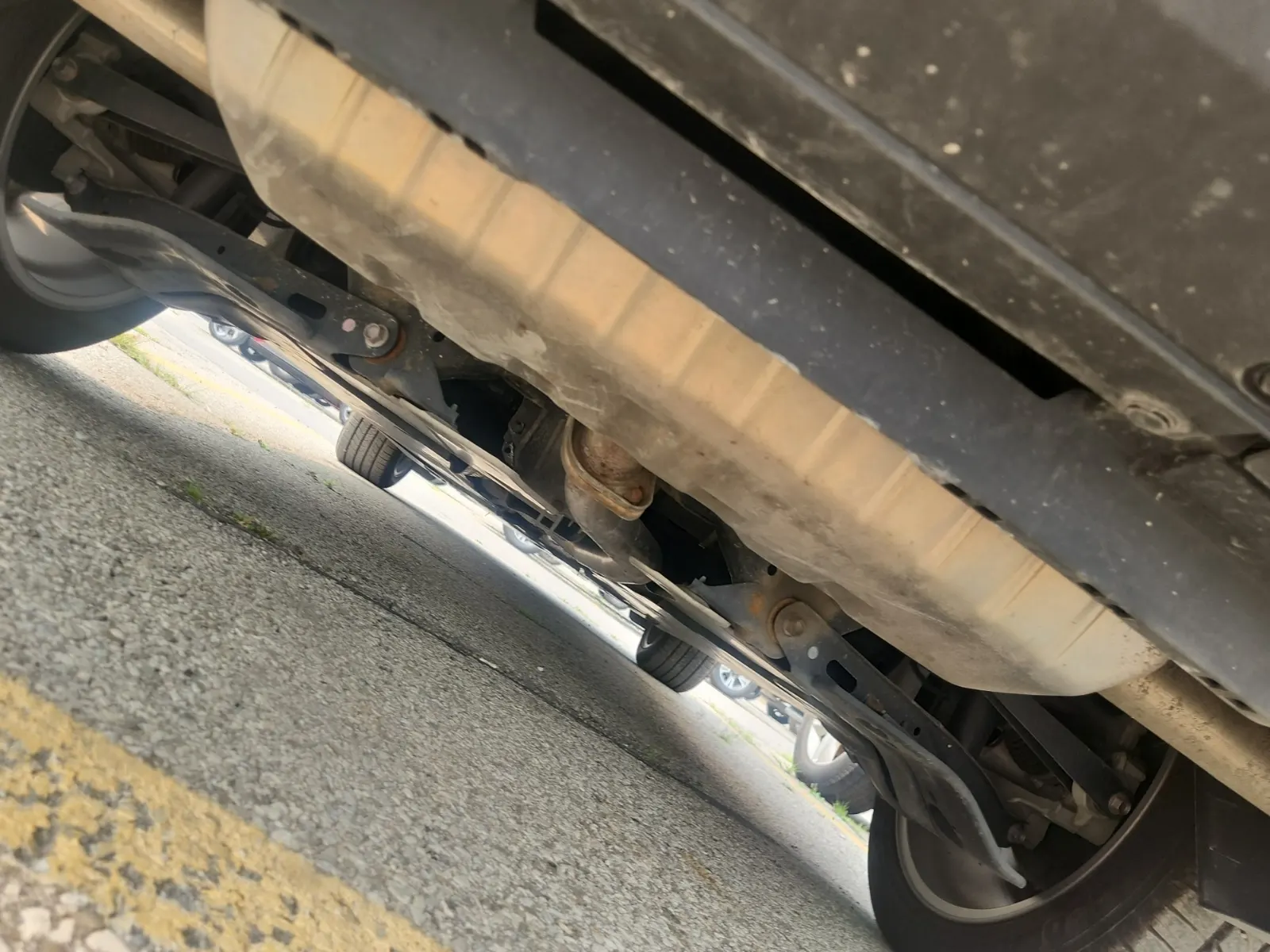 Undercarriage - Rear Photo