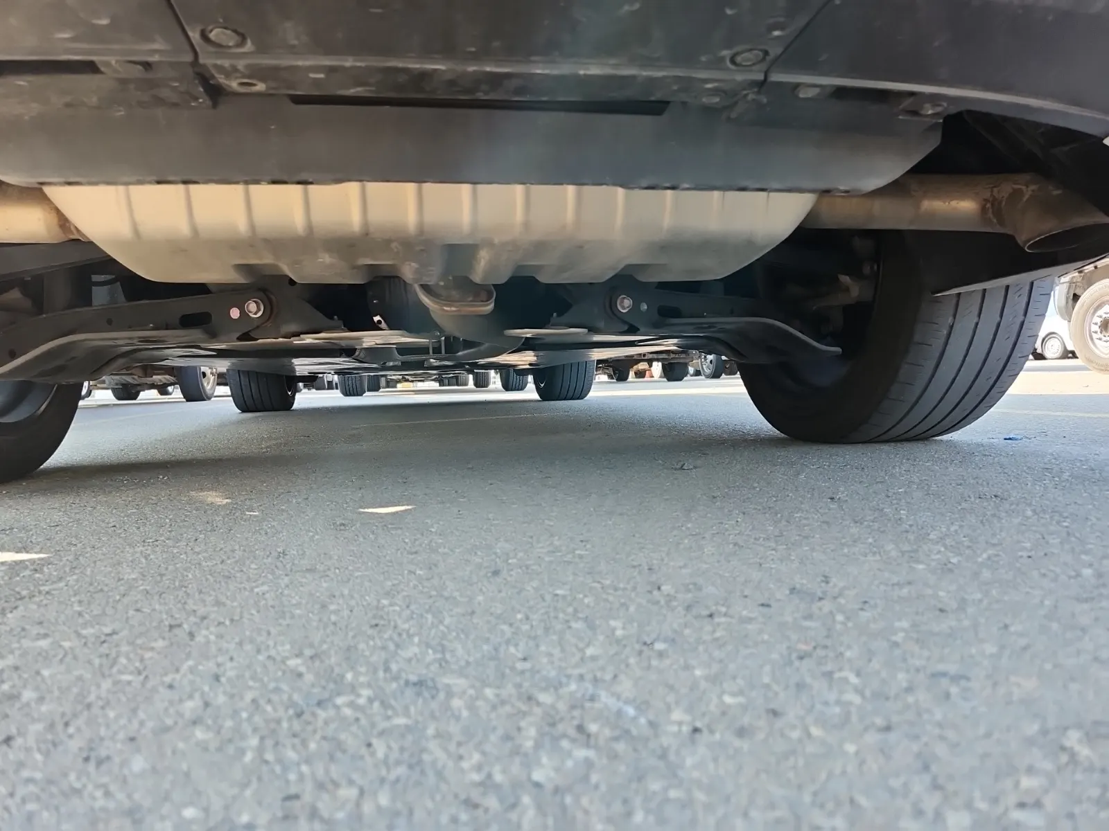 Undercarriage - Rear Photo
