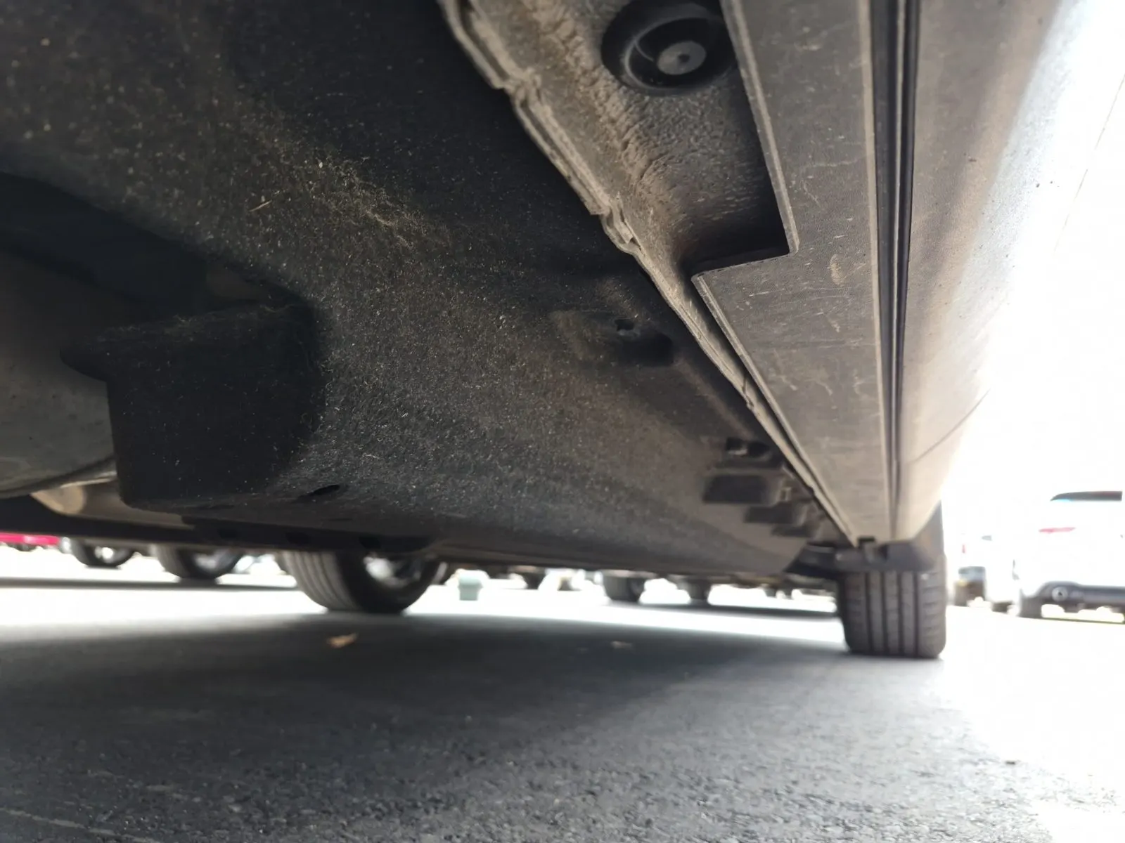 Undercarriage - Passenger Photo