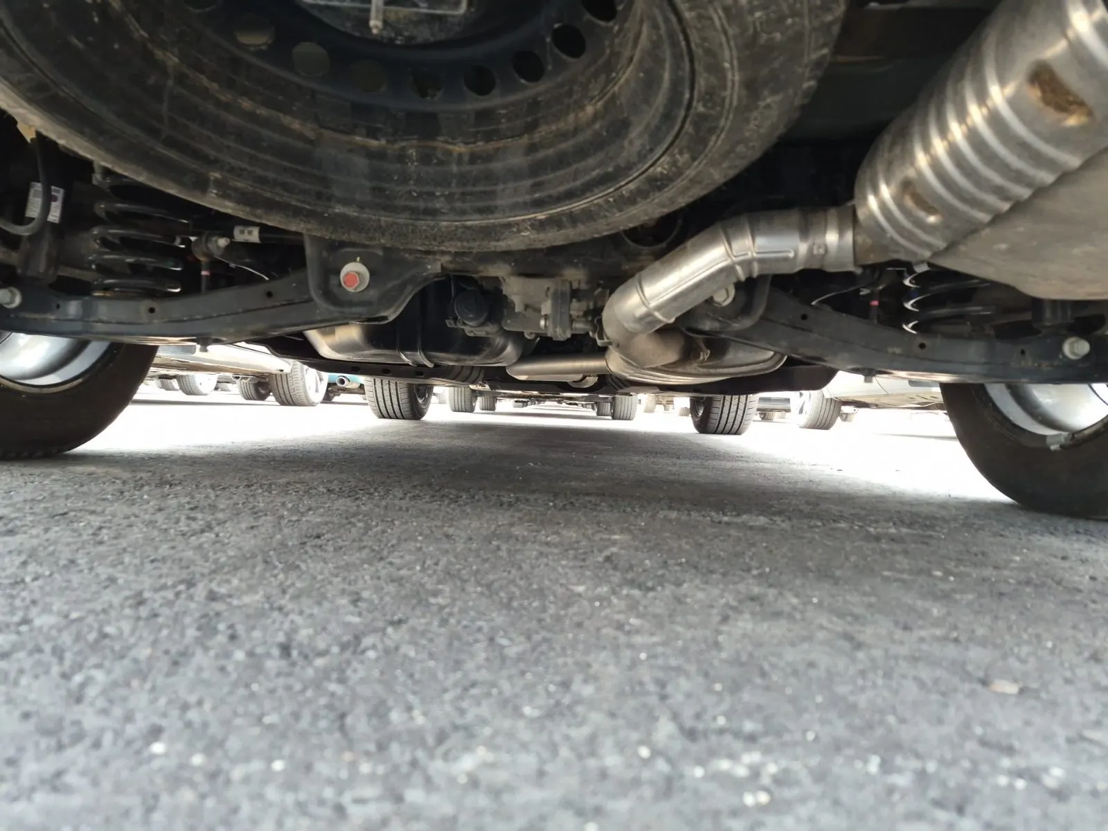 Undercarriage - Rear Photo