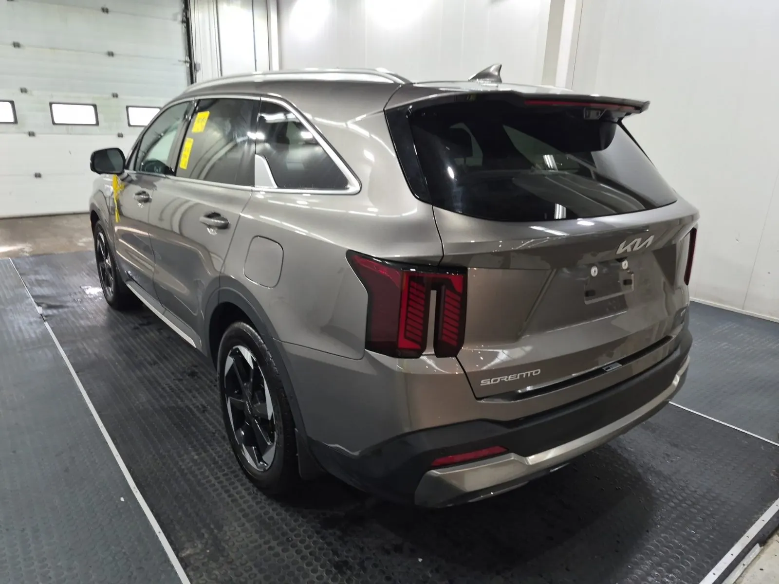 Driver Rear 3/4 Photo