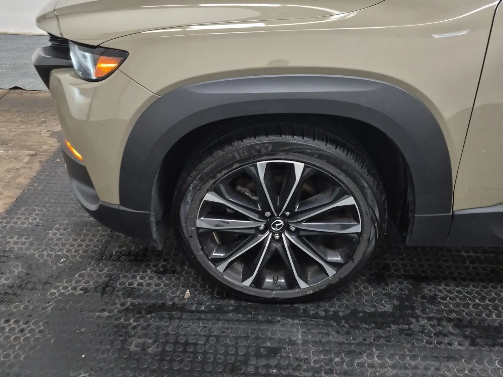 Front driver wheel/tire photo
