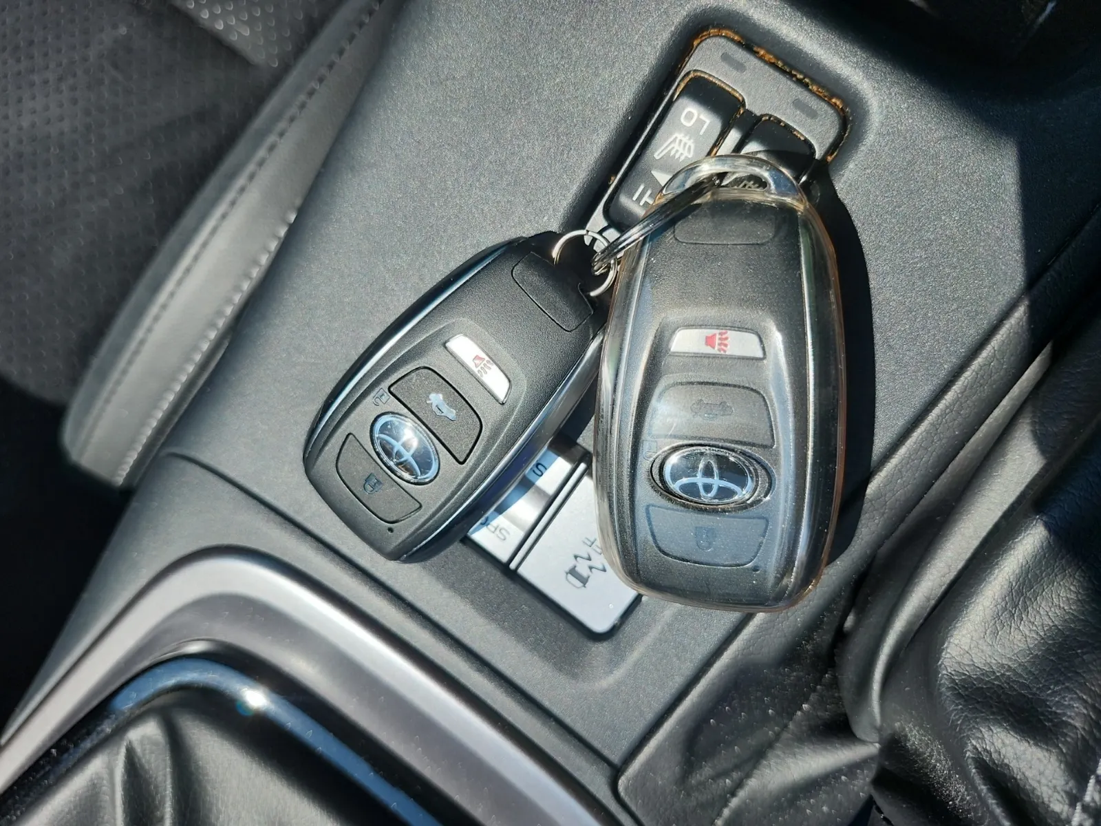 Keys/Fobs/Manual Photo