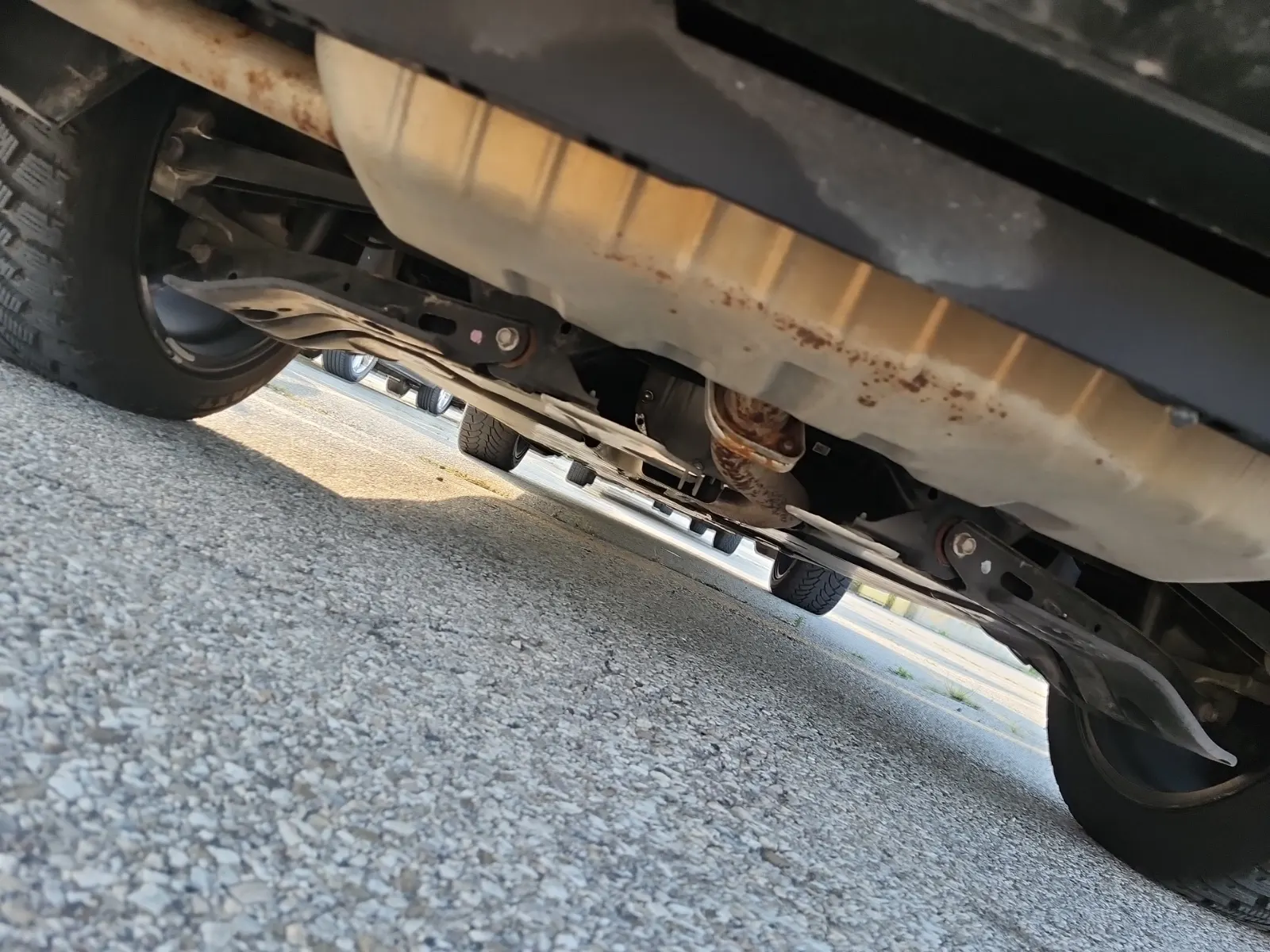 Undercarriage - Rear Photo