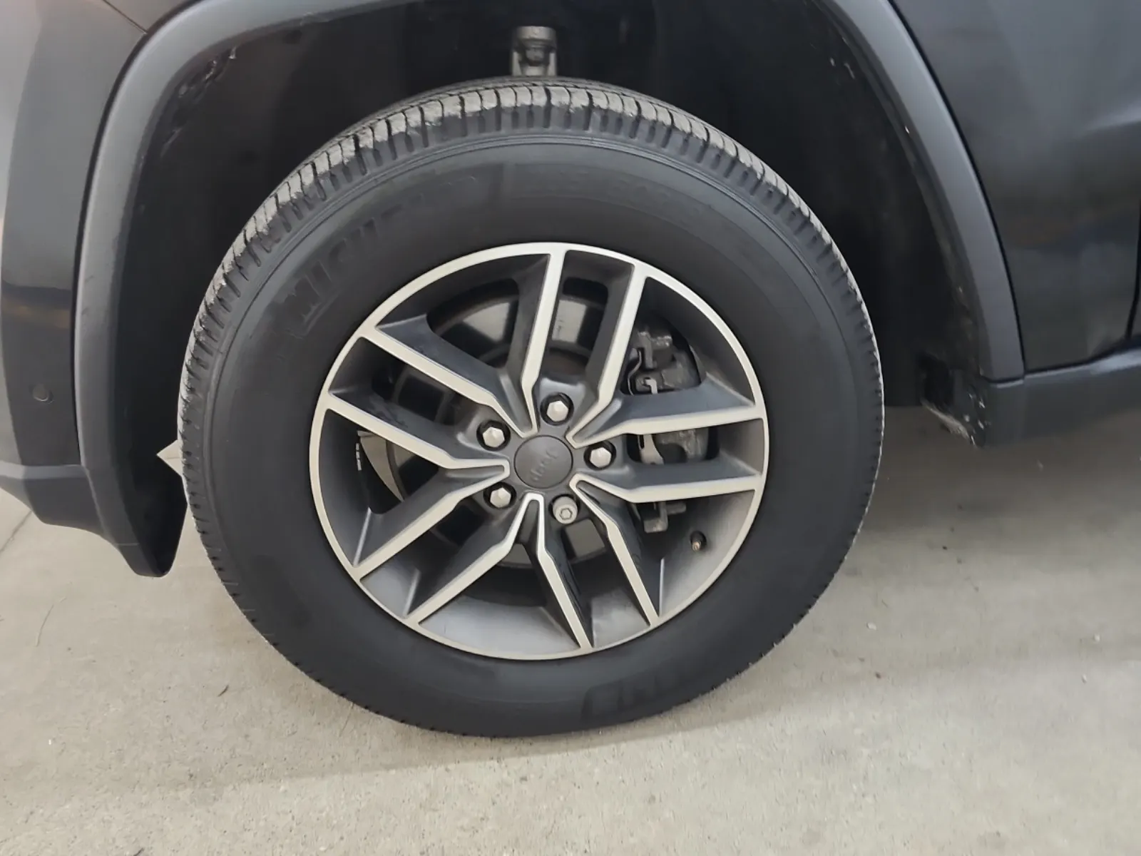 Front driver wheel/tire photo