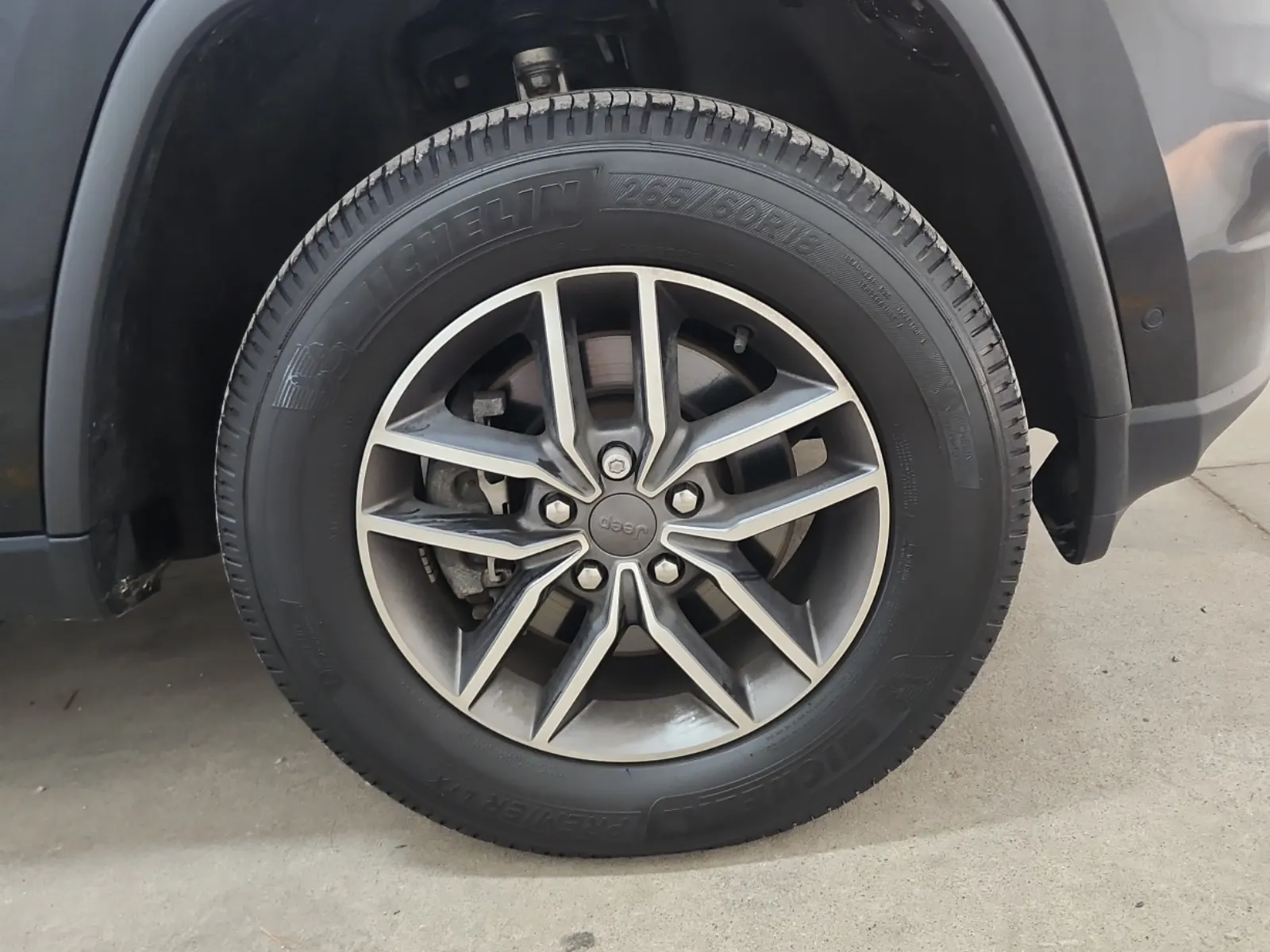 Right Front Wheel/Tire Photo