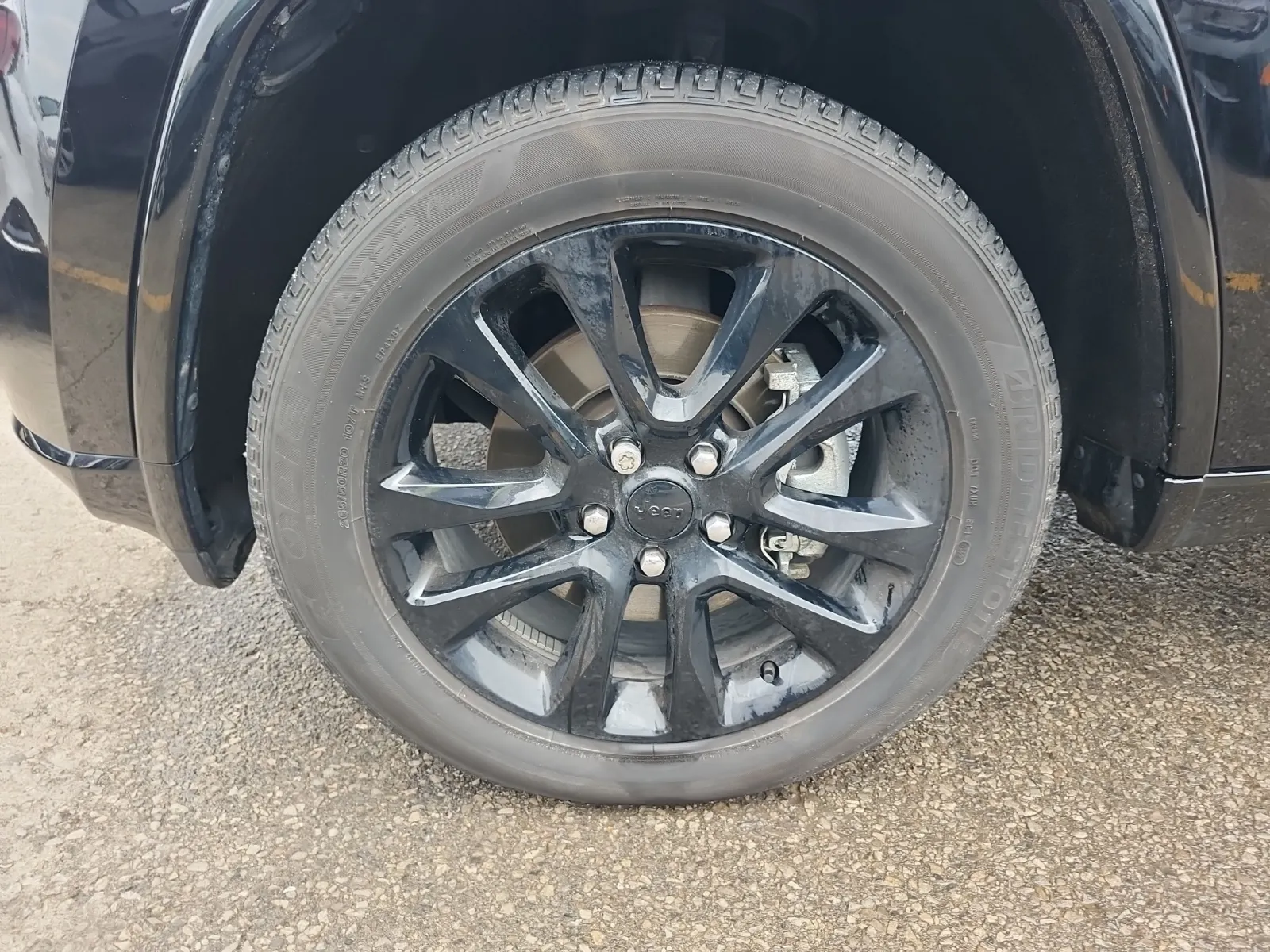 Front driver wheel/tire photo