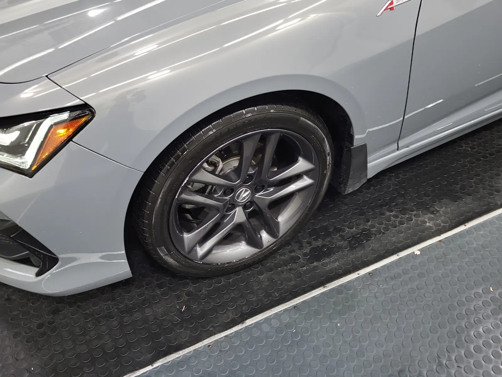 Front driver wheel/tire photo