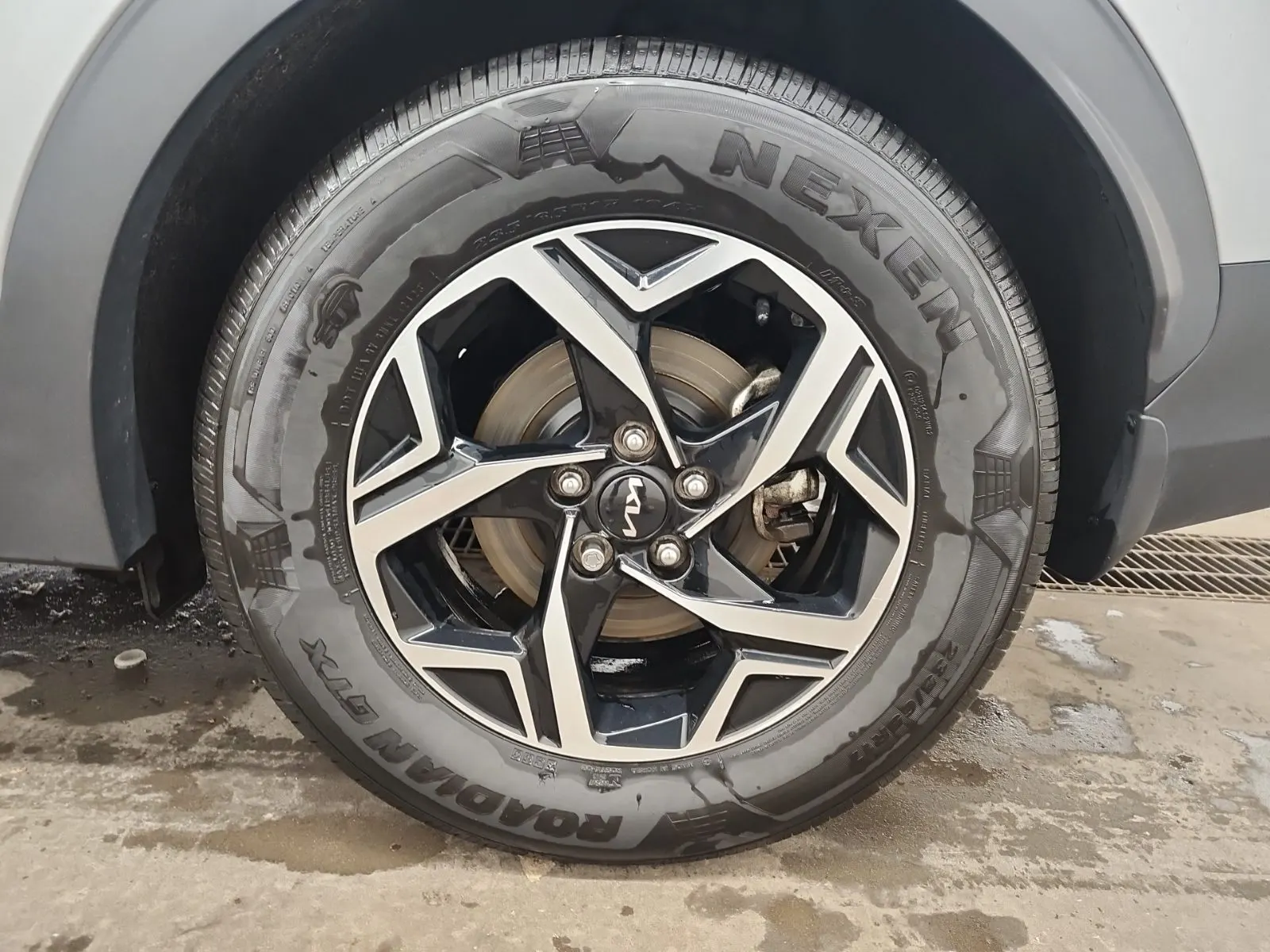 Left Rear Wheel/Tire Photo