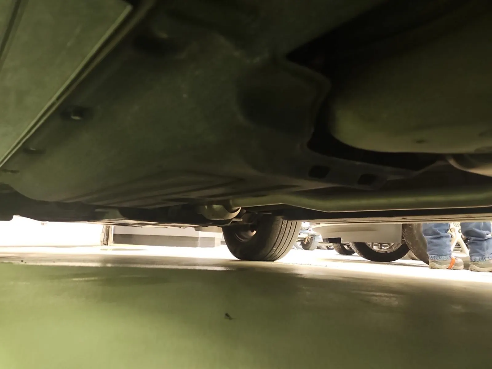 Undercarriage - Driver Photo