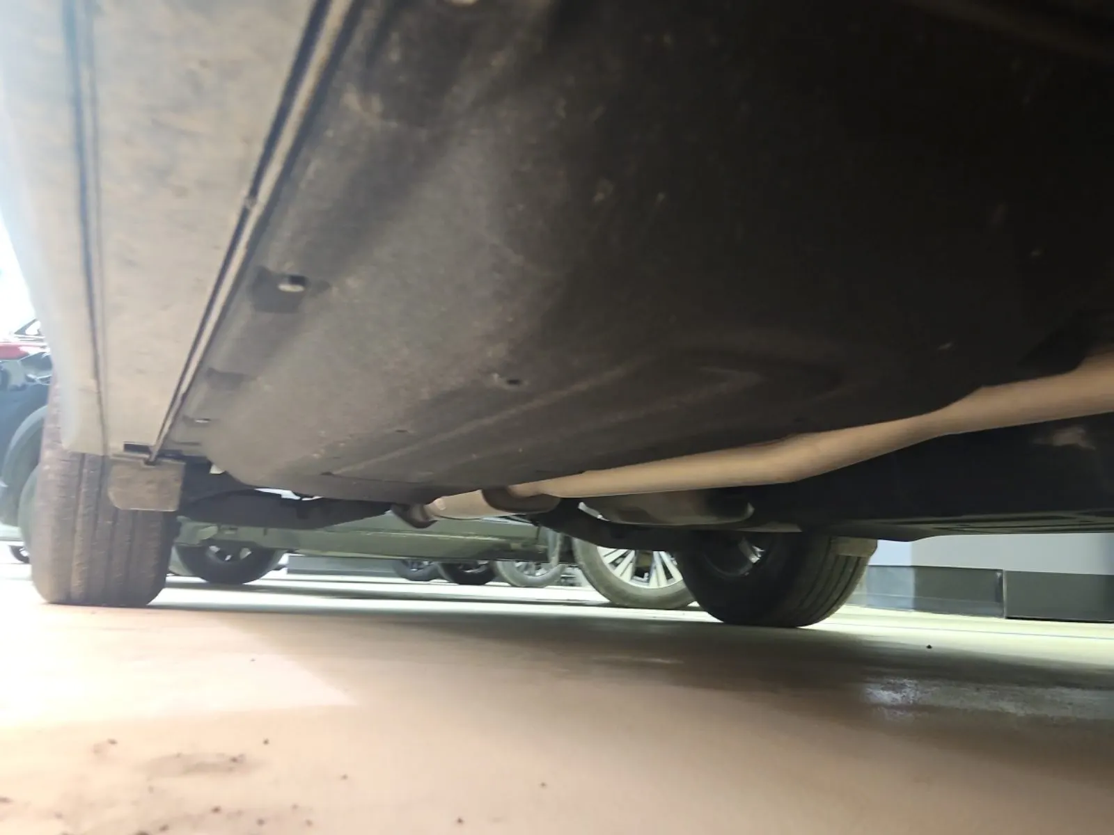 Undercarriage - Passenger Photo