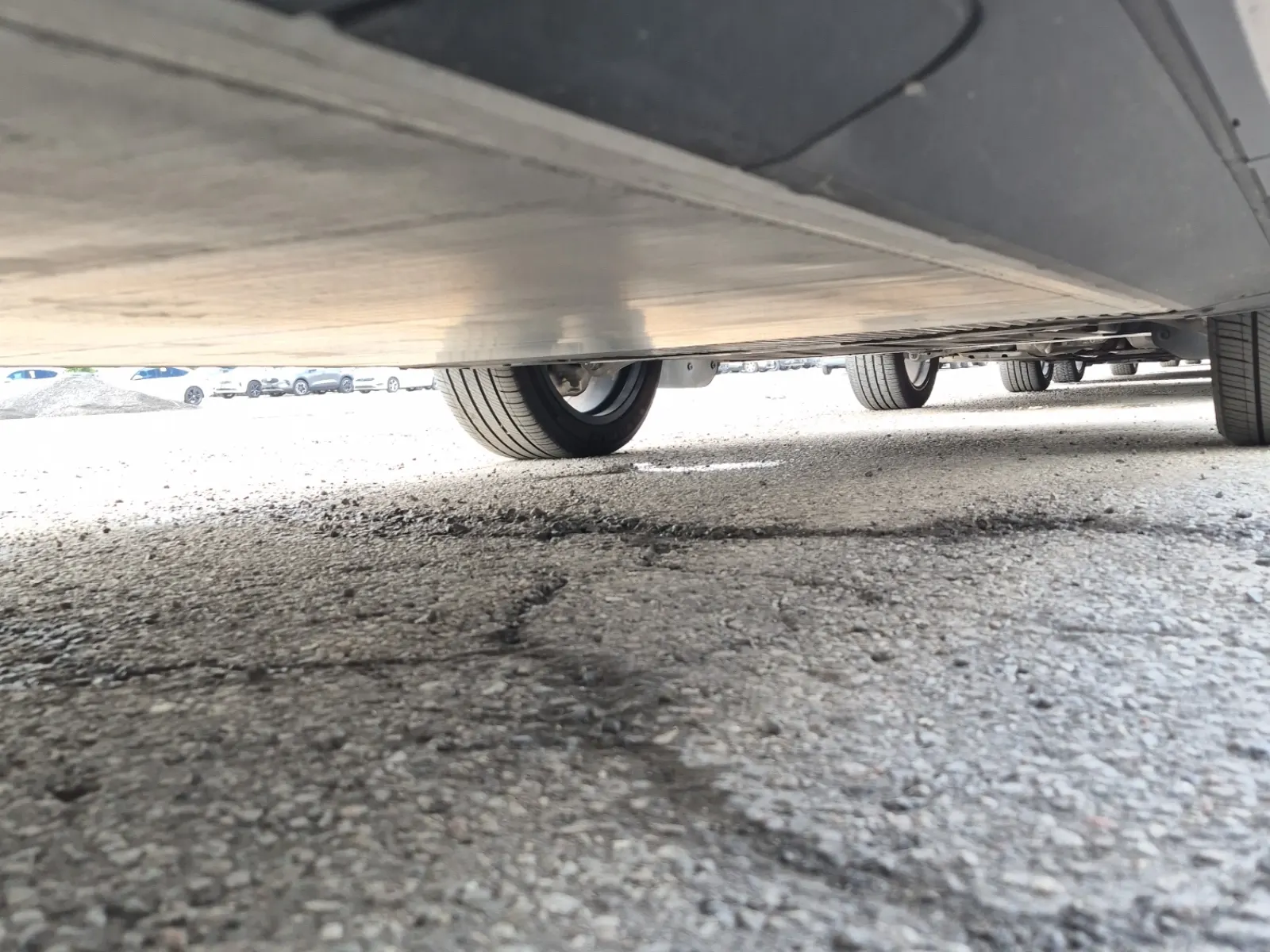 Undercarriage - Passenger Photo