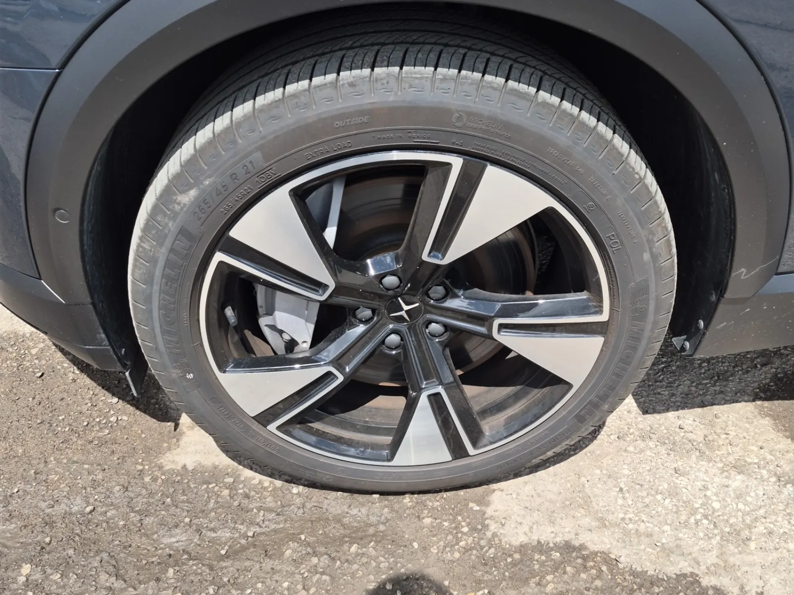Front driver wheel/tire photo