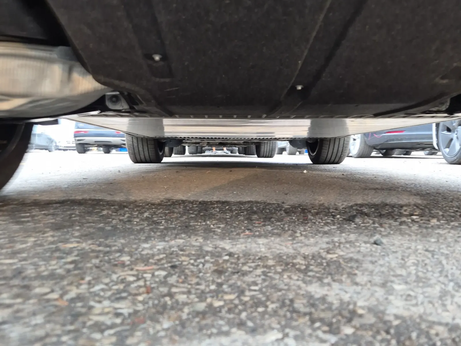 Undercarriage - Rear Photo