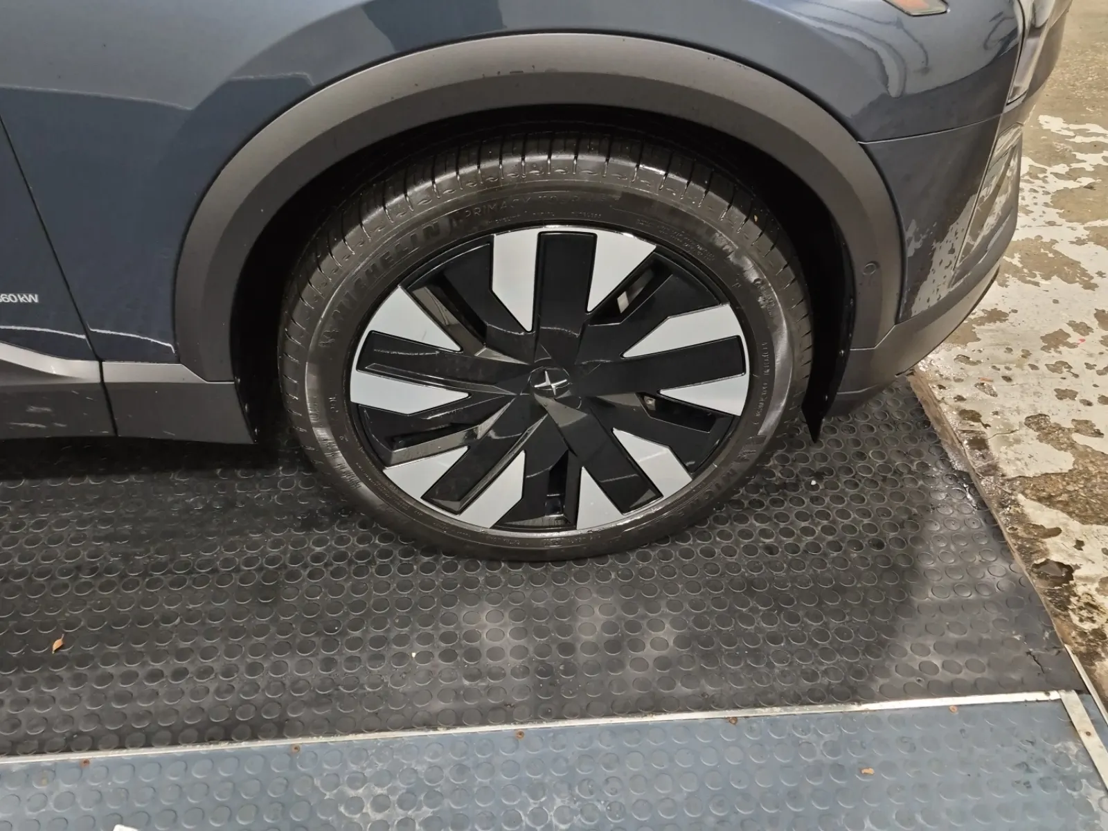 Right Front Wheel/Tire Photo