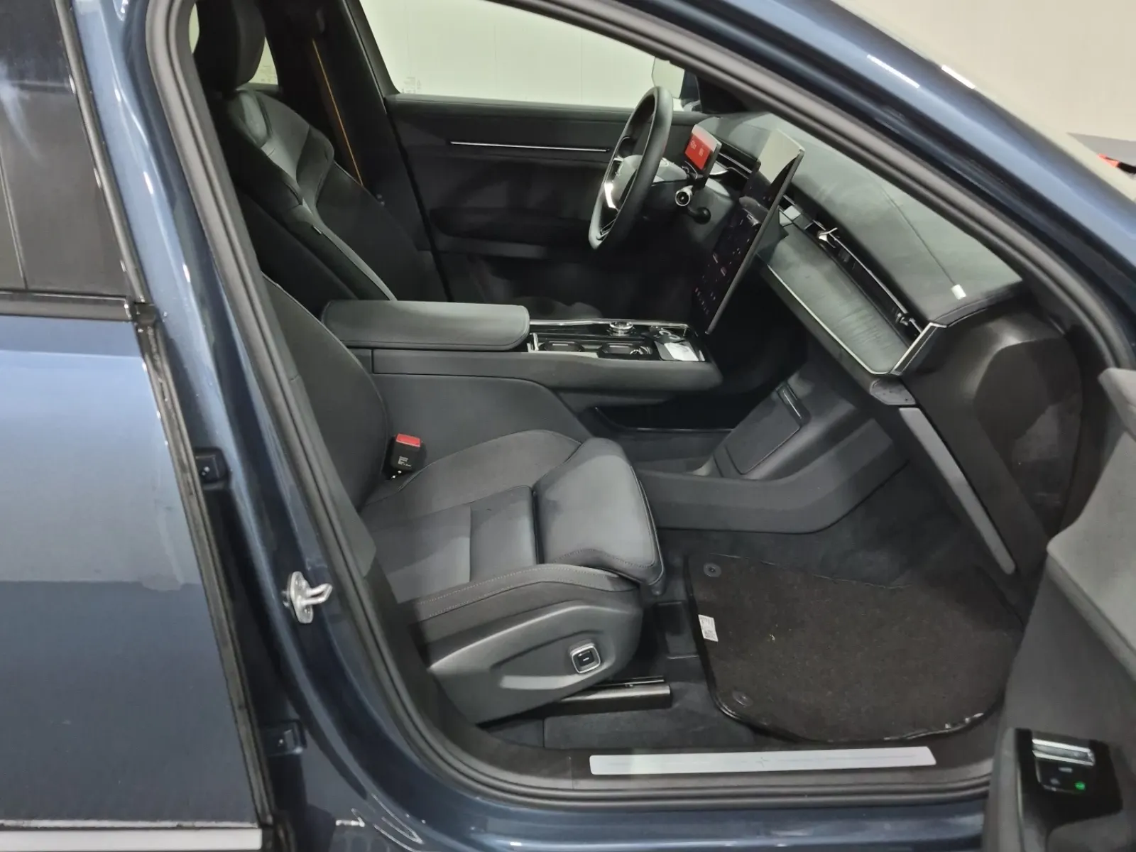 Right Side Interior Photo