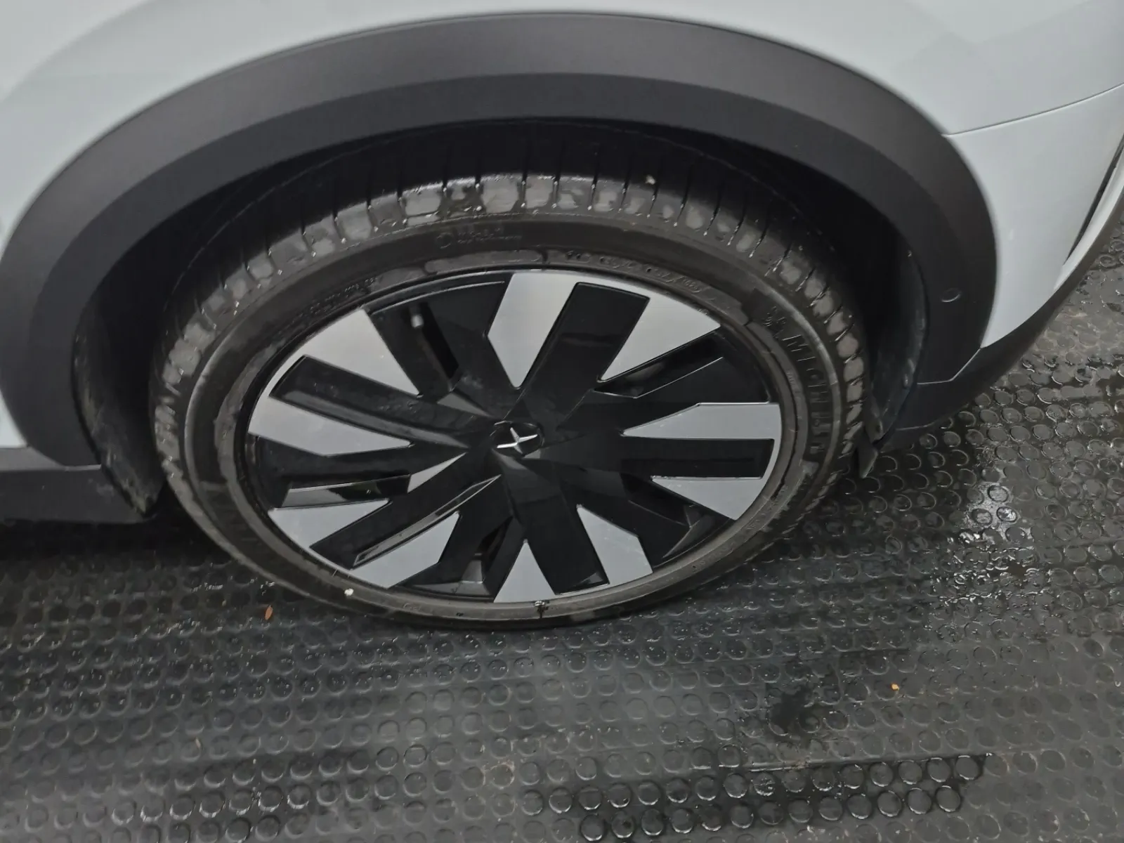 Right Front Wheel/Tire Photo
