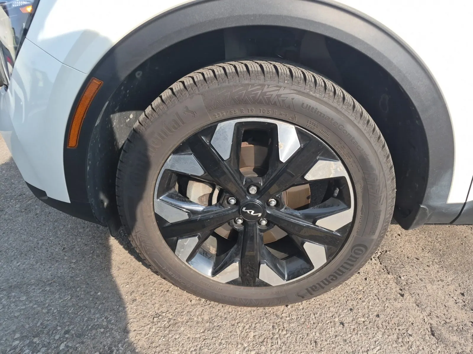 Front driver wheel/tire photo