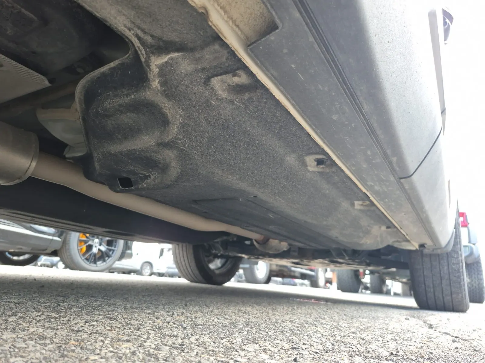 Undercarriage - Passenger Photo