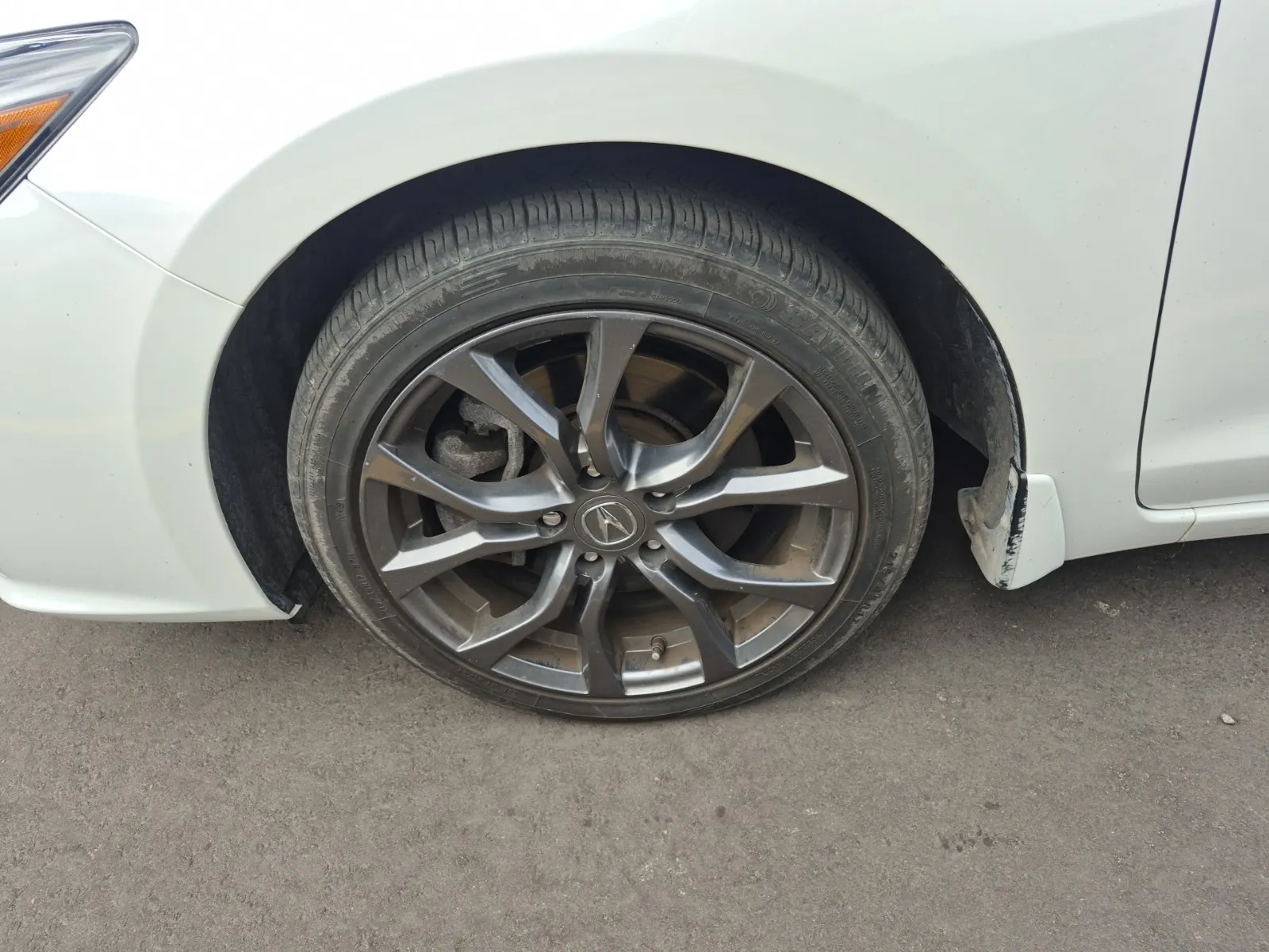 Front driver wheel/tire photo