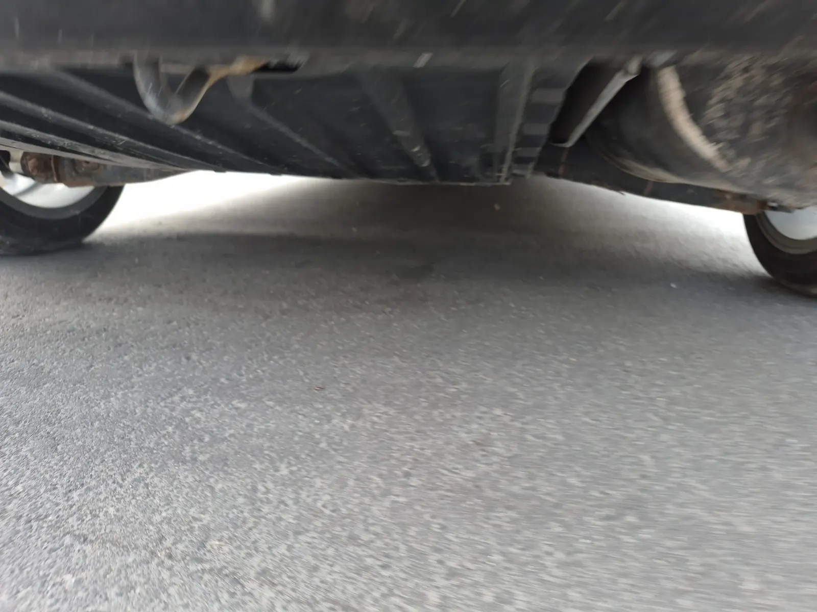 Undercarriage - Rear Photo